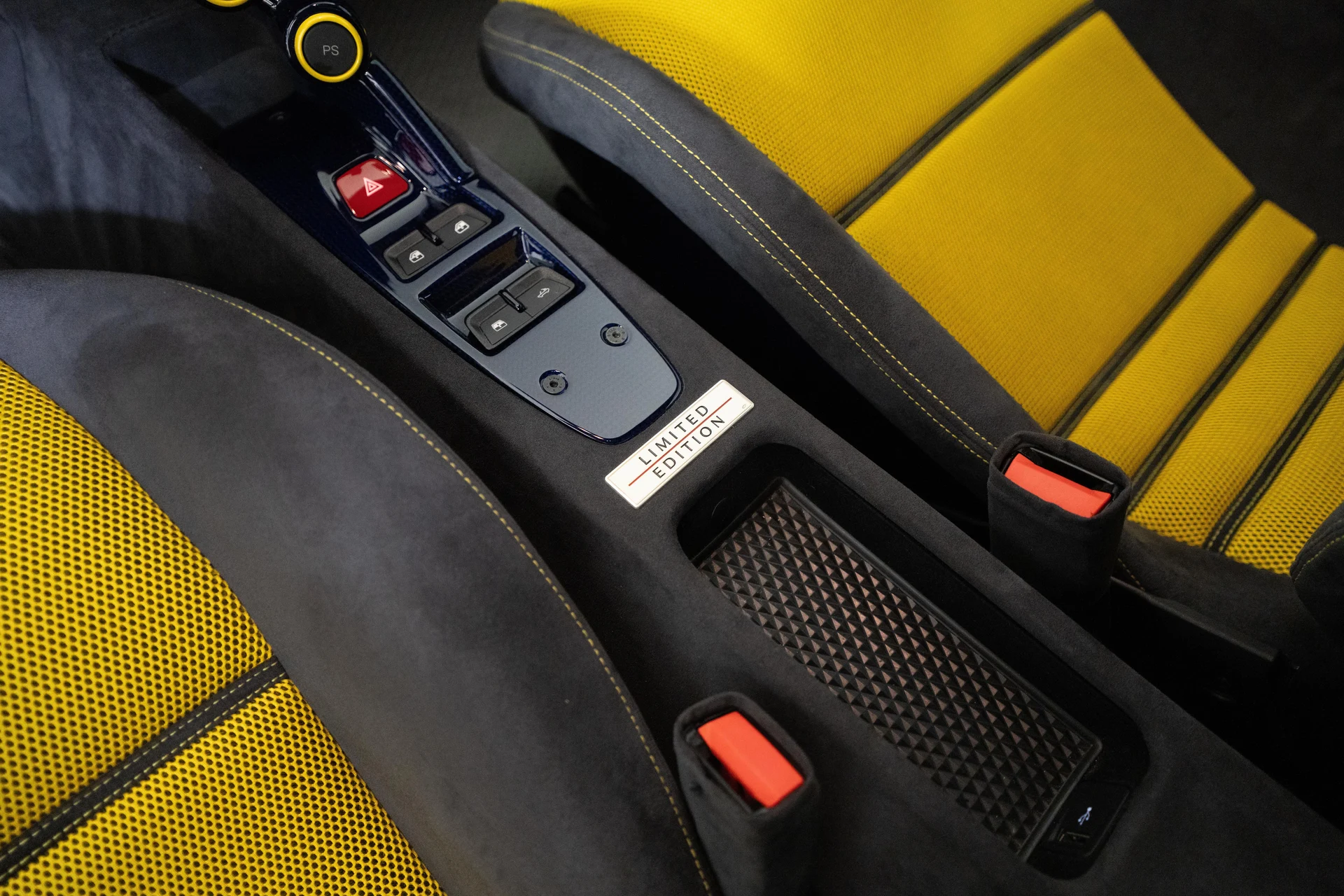 mph062_831822209_754a933661636dd6f7915a21a8d377c5_05ac00a585