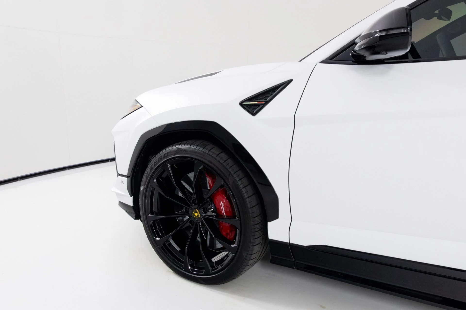 mph062_834706113_Used_2024_Lamborghini_Urus_S_1765302067_3cf63b4f05