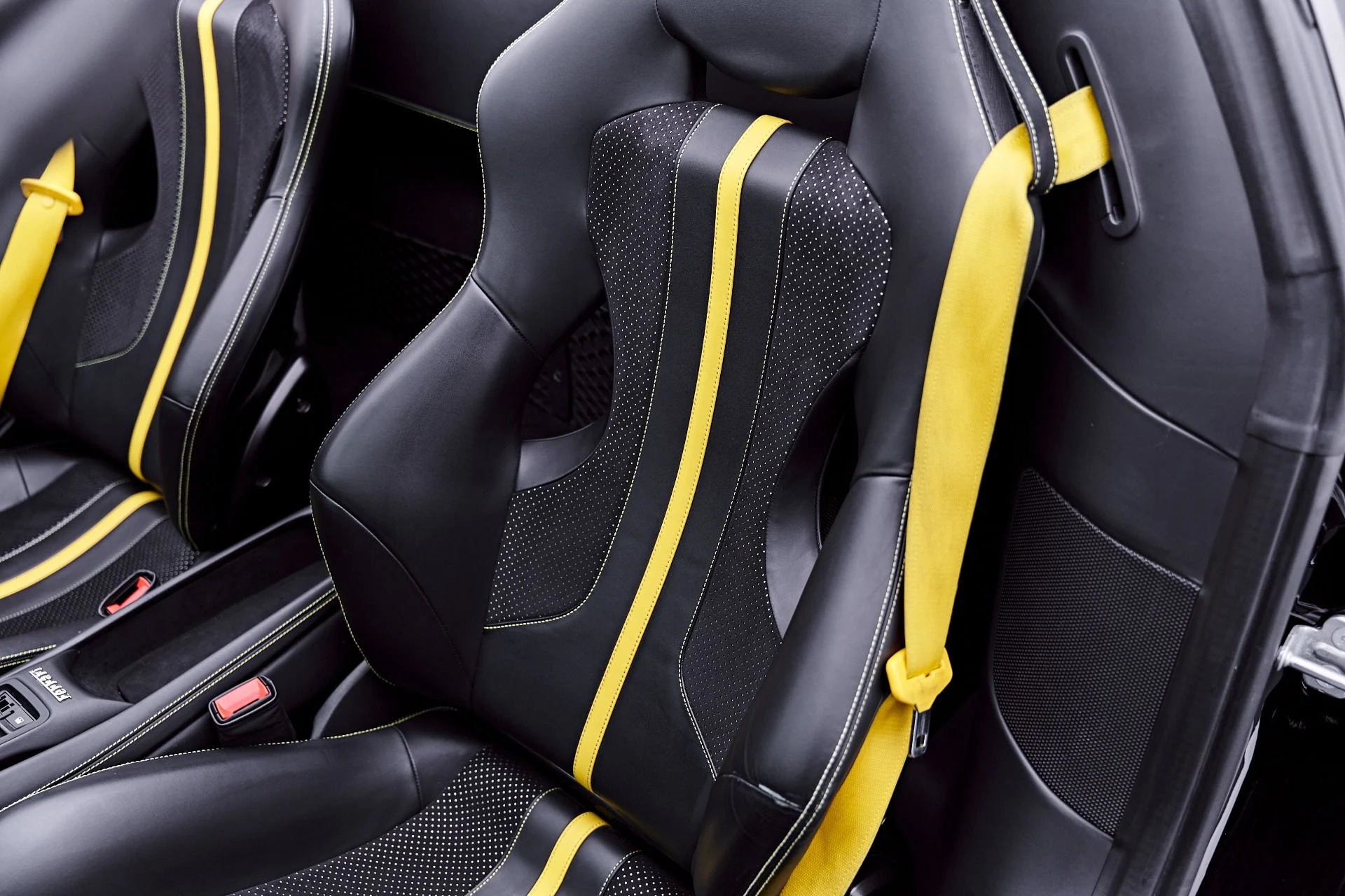 mph062_876306694_Used_2023_Ferrari_F8_Spider_Base_1783649185_b800094089