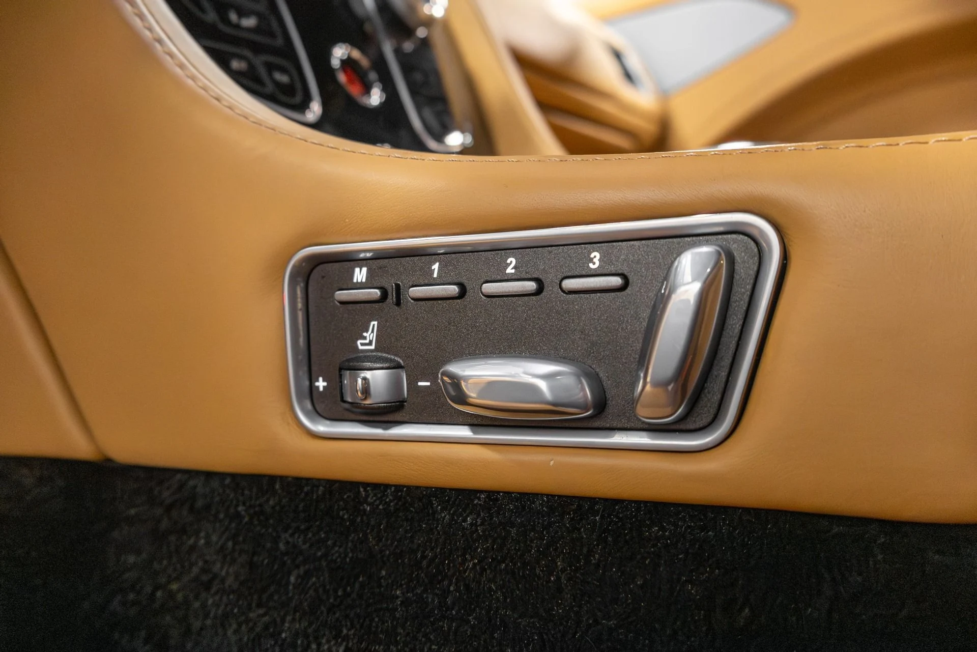 mph062_882110675_Used_2016_Aston_Martin_Rapide_S_1767648441_a3bc4a3b60