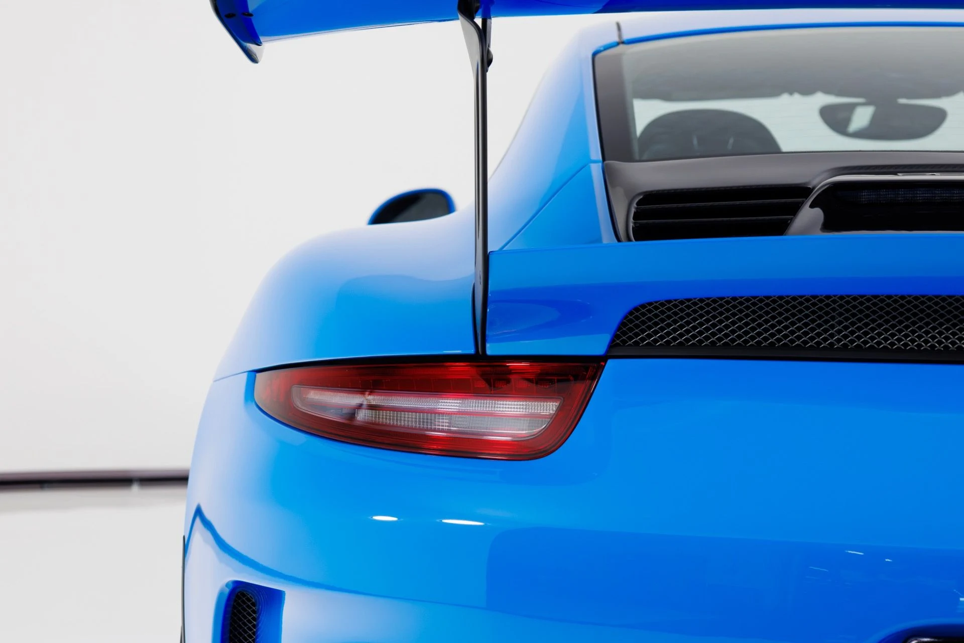 mph062_954055487_Used_2016_Porsche_911_GT_3_RS_1769037894_a529f38071