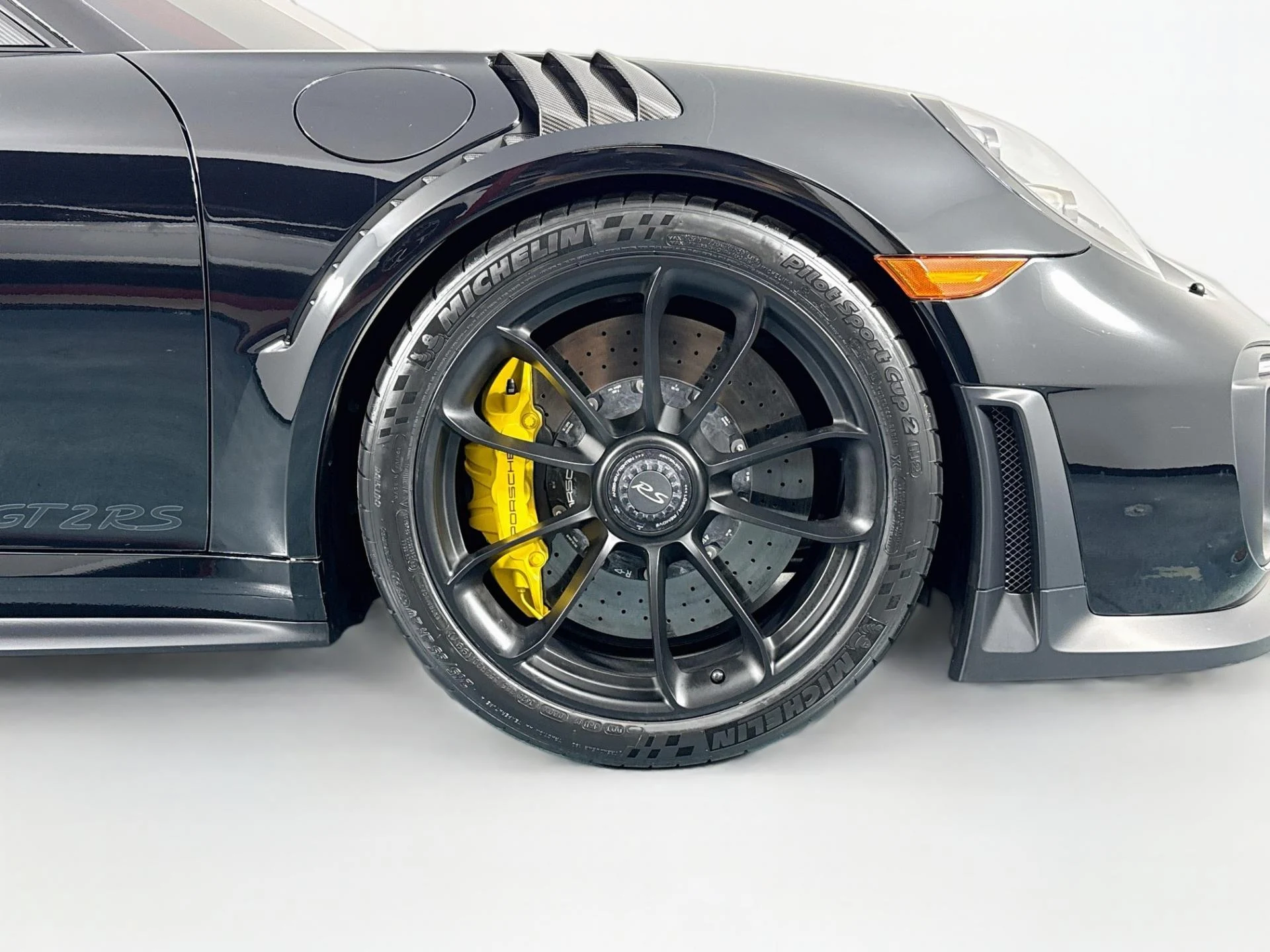 mph063_1006247435_Used_2018_Porsche_911_GT_2_RS_1785886191_4c79e419e2