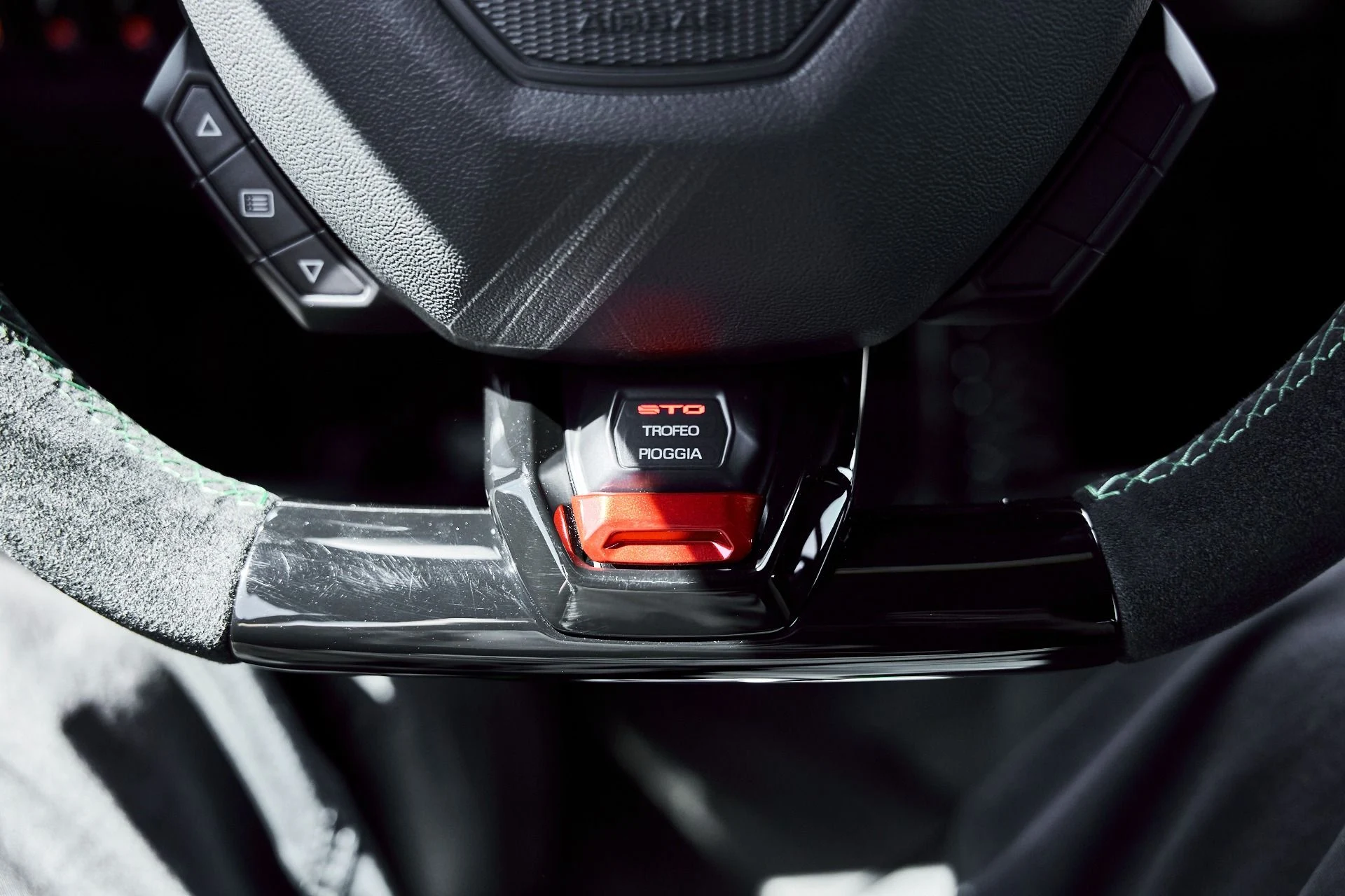 mph063_1026026638_Used_2022_Lamborghini_Huracan_STO_Base_1774488510_65e0a38b07