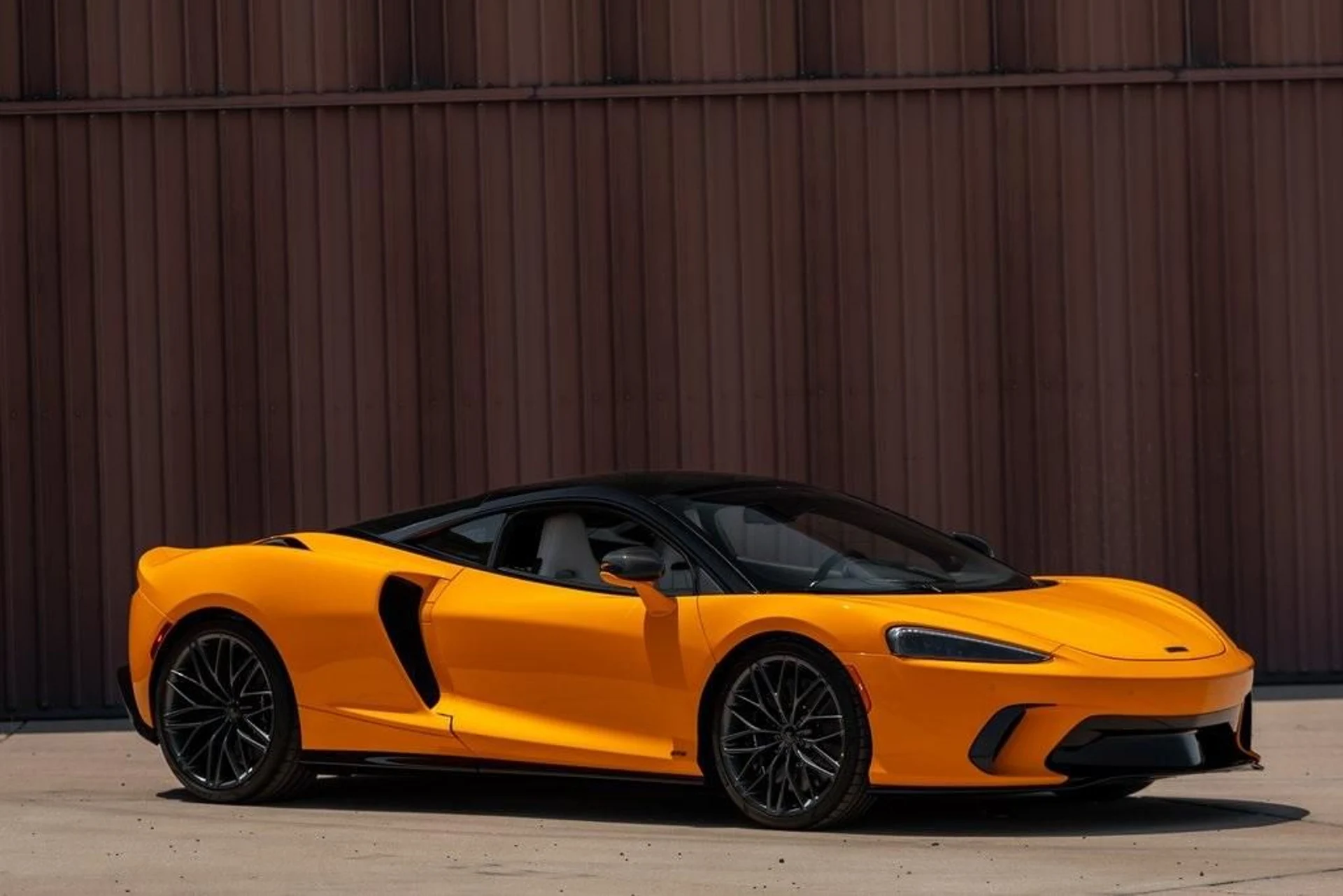 mph063_1028202484_Used_2025_MCLAREN_GTS_1721509549_b5cd1a339e