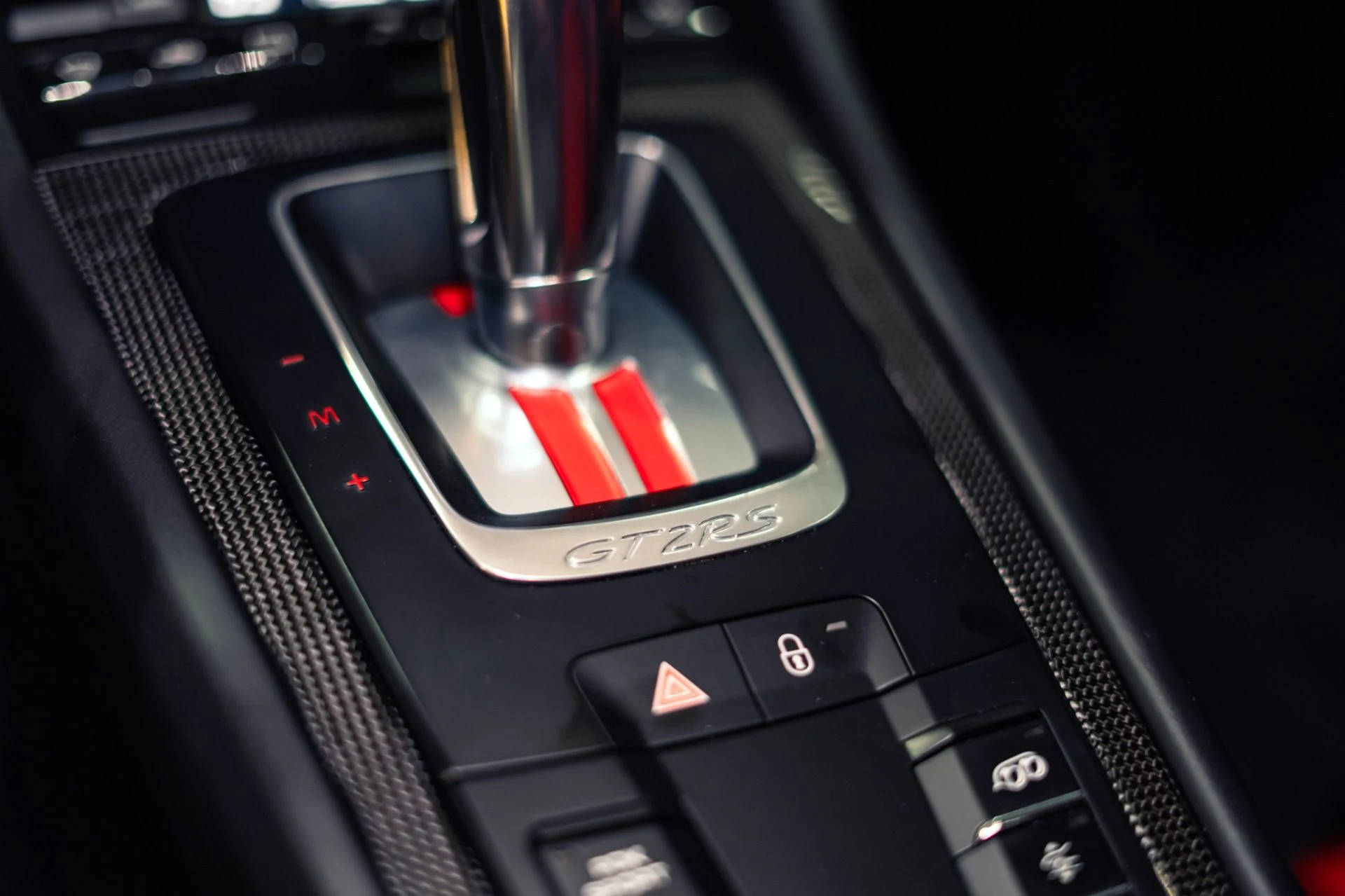 mph063_1033631370_Used_2018_Porsche_911_GT_2_RS_1777474085_8dc1fbbbf2