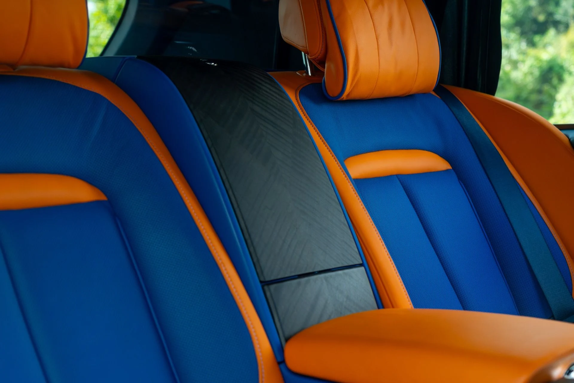 mph063_1047813068_Used_2019_Rolls_Royce_Cullinan_1764189669_0df8b95120