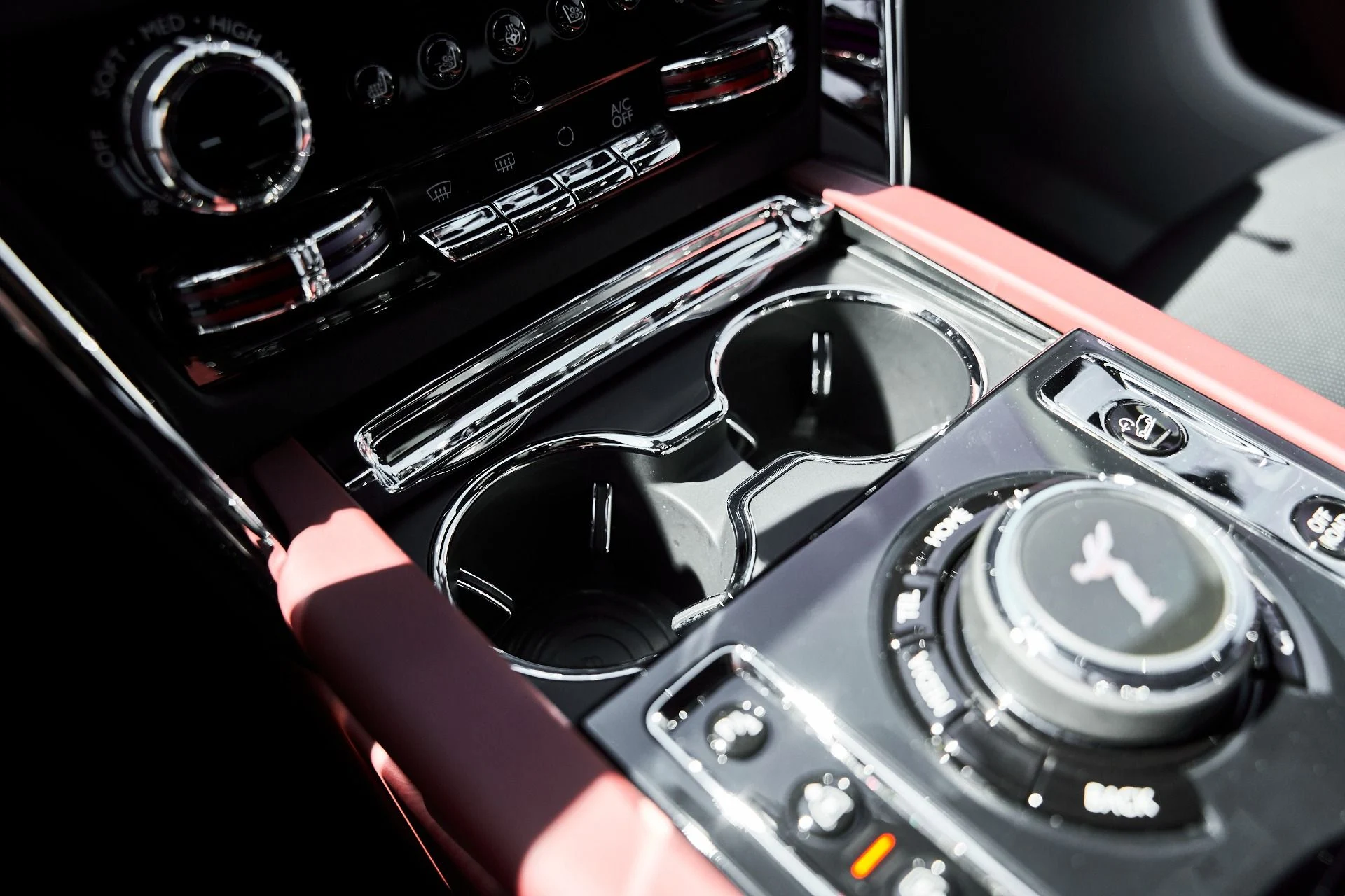 mph063_1054830718_Used_2026_Rolls_Royce_Cullinan_1774544572_1829ac39fb