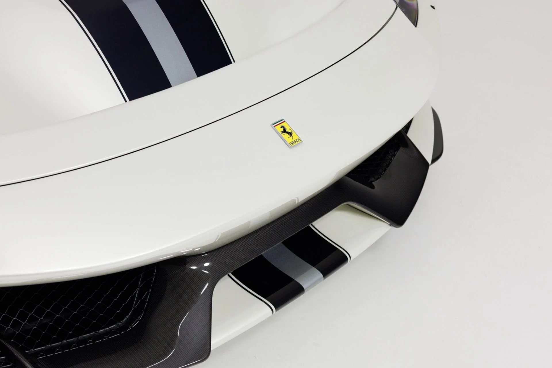 mph063_1075368741_Used_2020_Ferrari_488_Pista_1791475678_e302626001