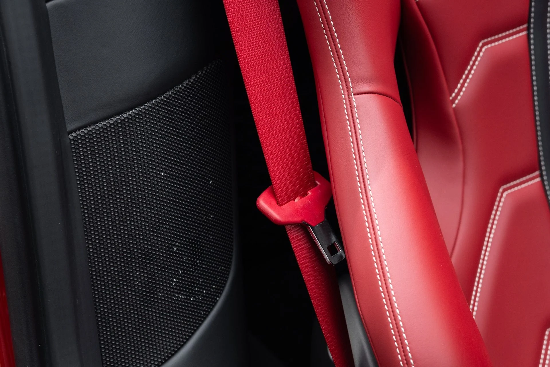 mph063_1098454849_Used_2019_Ferrari_488_Spider_1775191642_d085f6db47