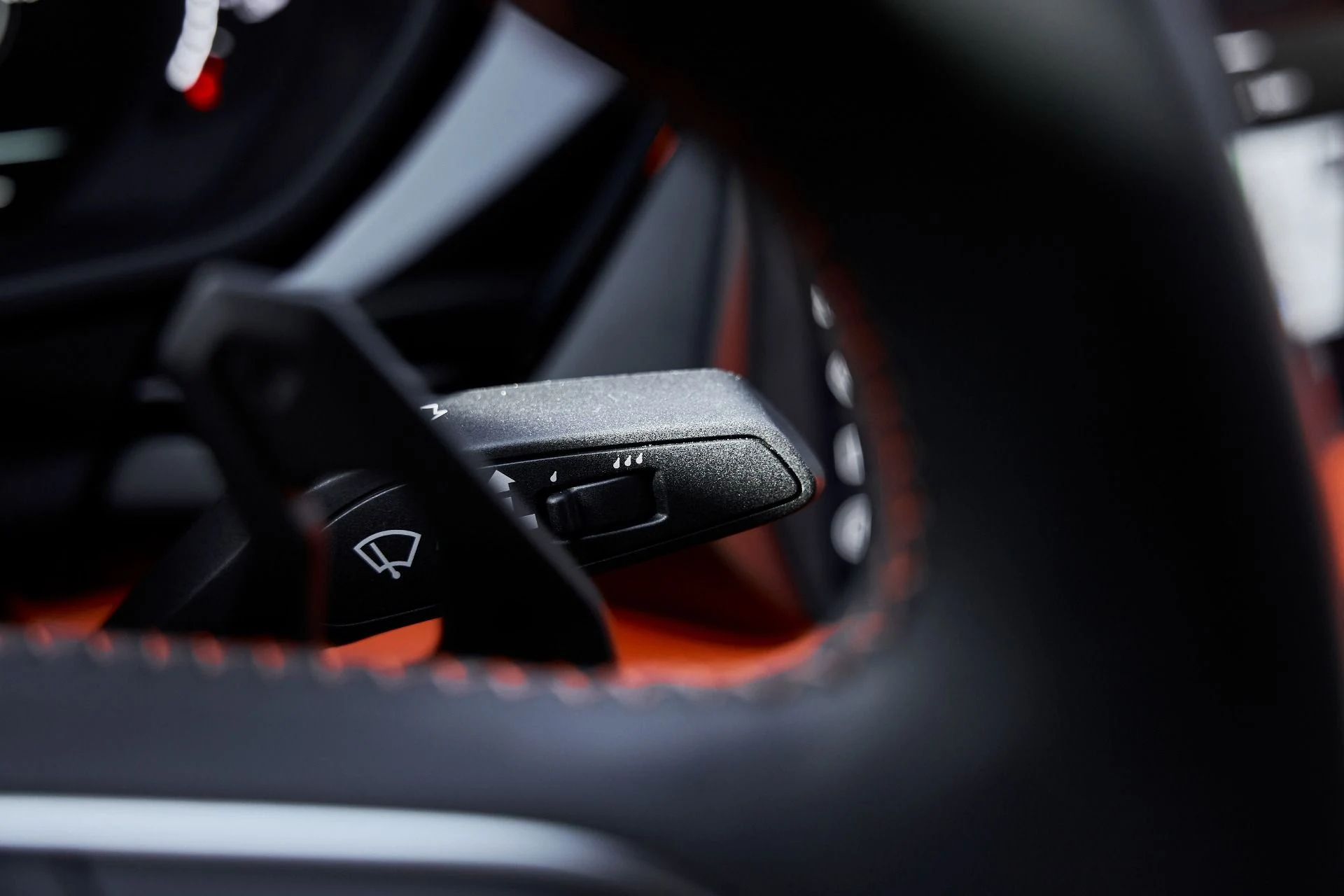 mph063_1103157980_Used_2025_Lamborghini_Urus_SE_1770086526_5813a22462