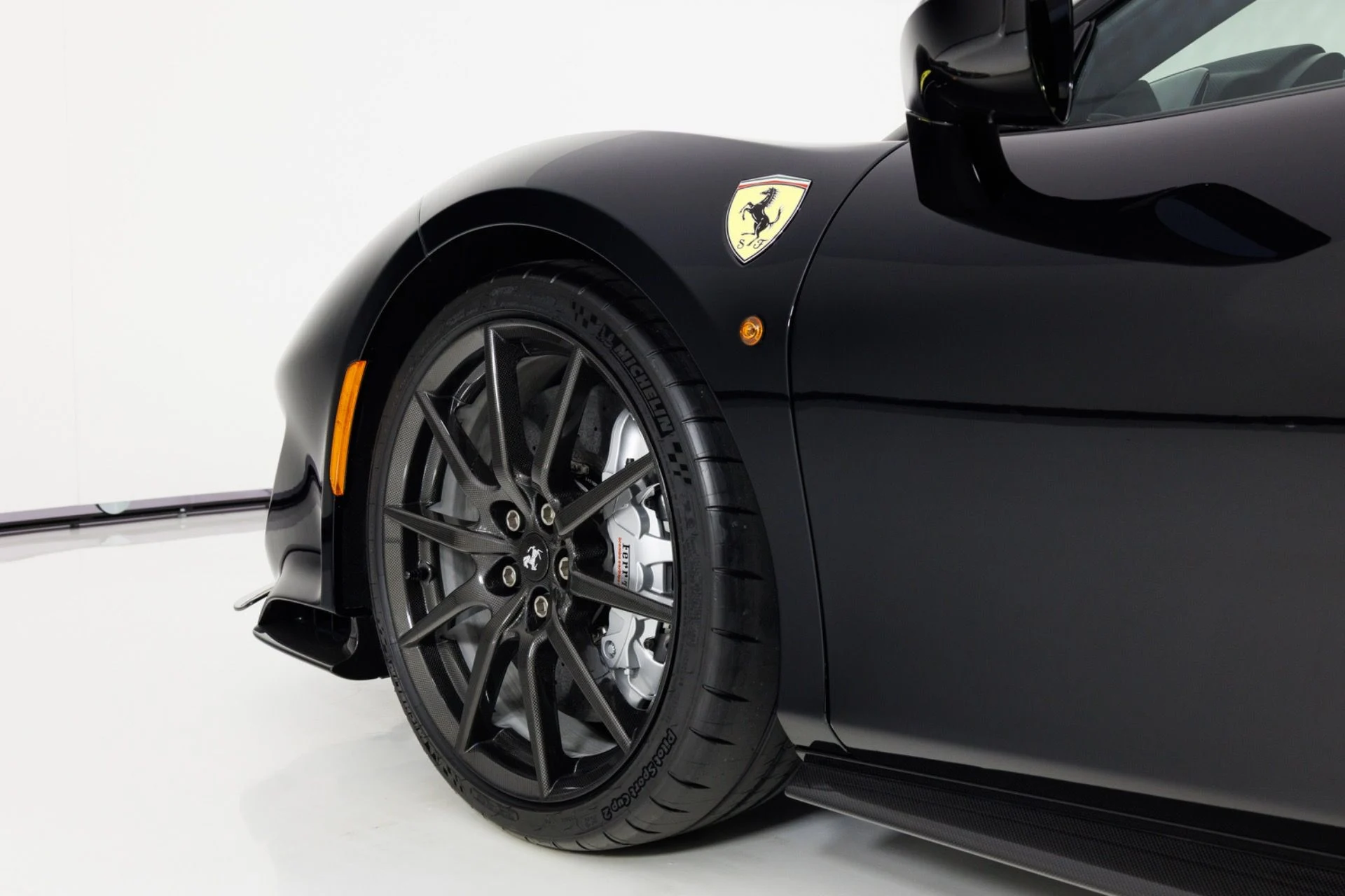 mph063_1142389787_Used_2019_Ferrari_488_Pista_1781884406_b61b186c9b