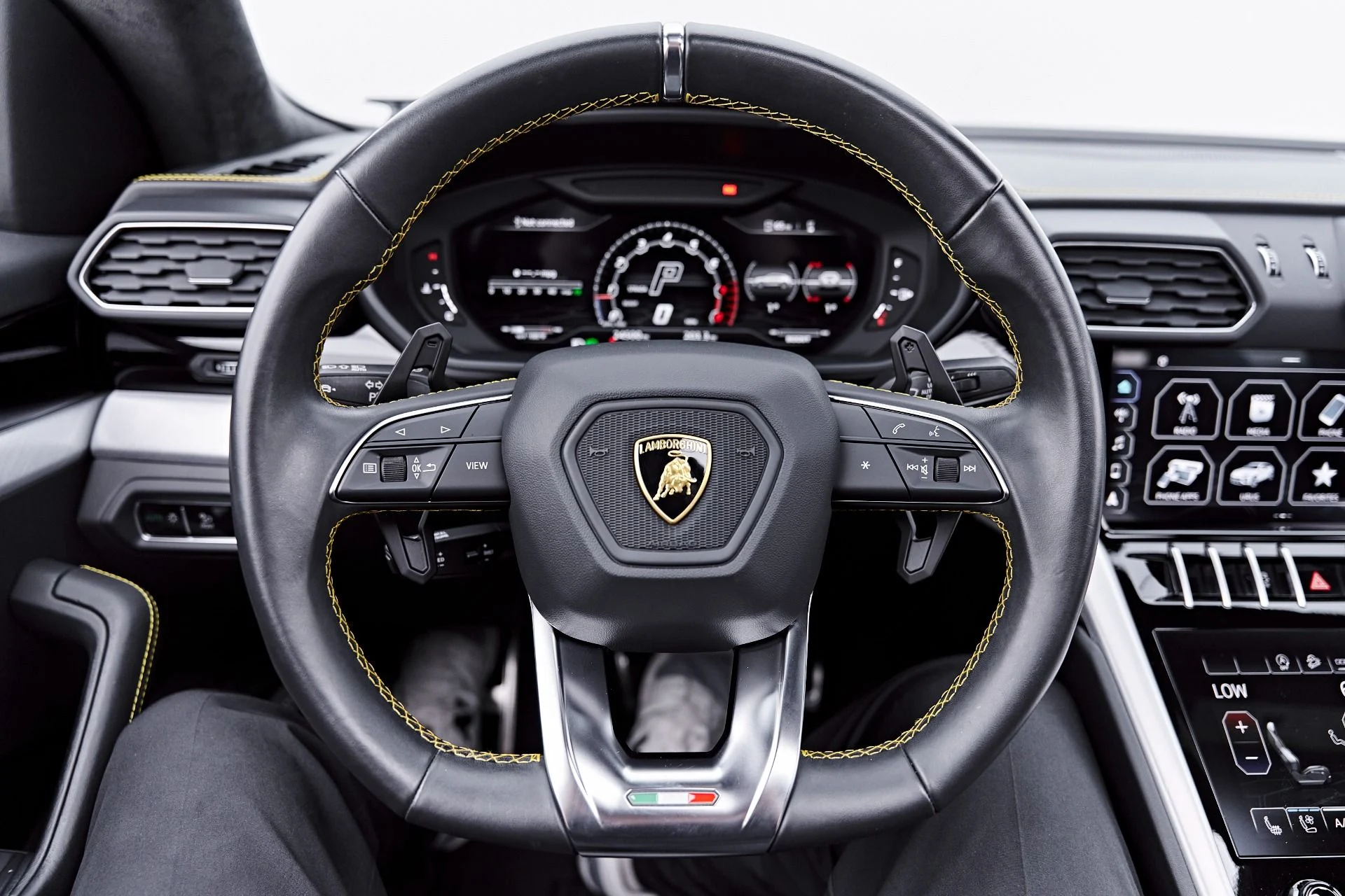 mph063_1224752349_Used_2022_Lamborghini_Urus_Base_1785209853_196fa2bccc