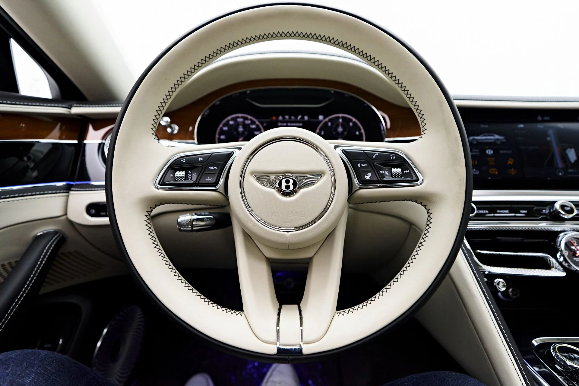 mph063_1261479476_Used_2021_Bentley_Flying_Spur_V8_1755391879_b4f1ef5020