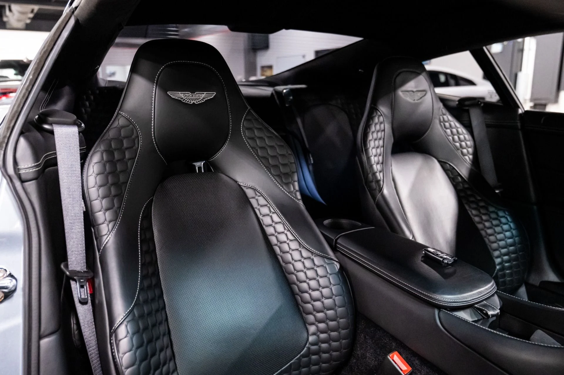 mph063_1264480246_Used_2014_Aston_Martin_Vanquish_V12_1729699077_491018f3ea