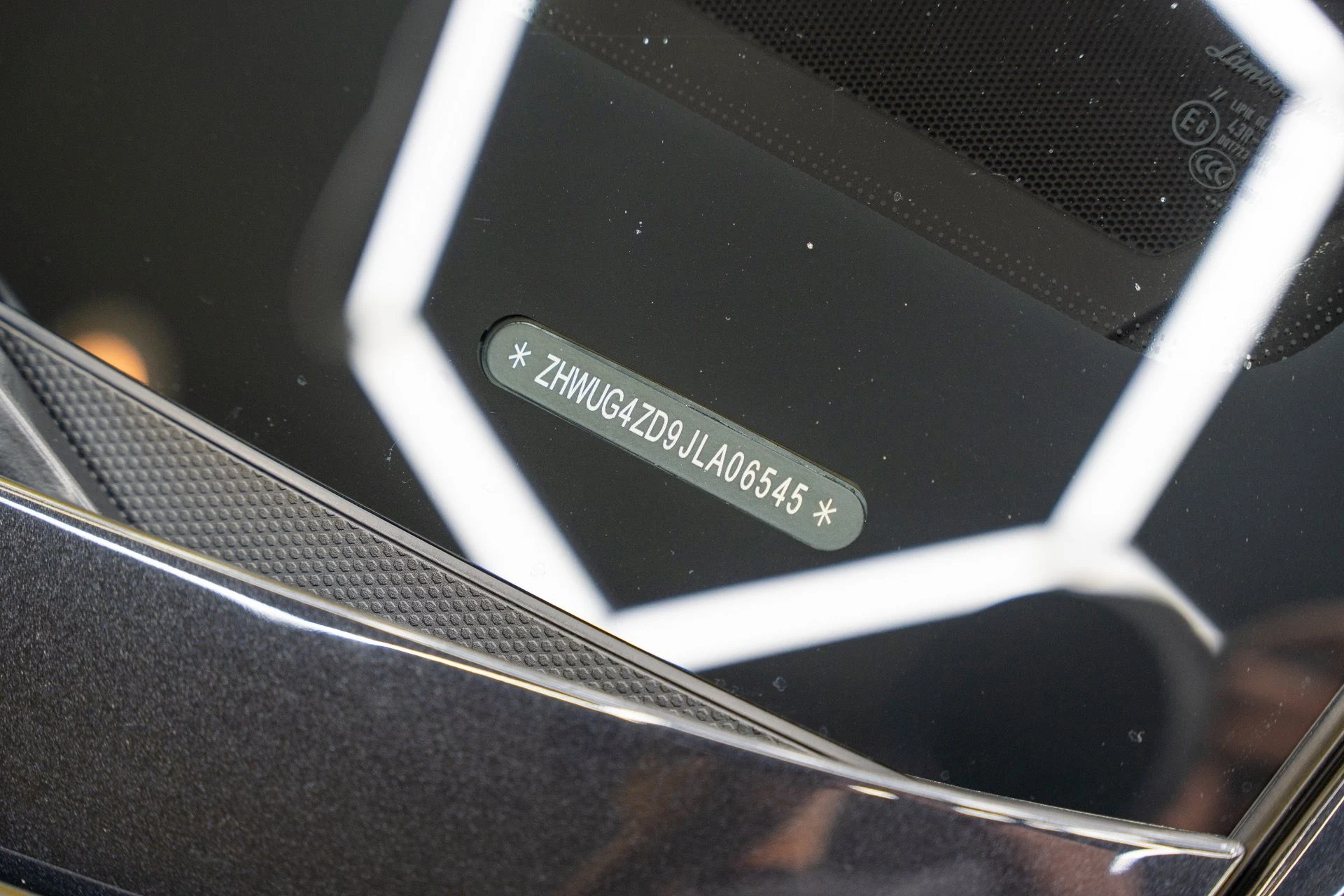 mph063_12683480_Used_2018_Lamborghini_Aventador_LP_740_4_S_1792436167_7faa0e7345
