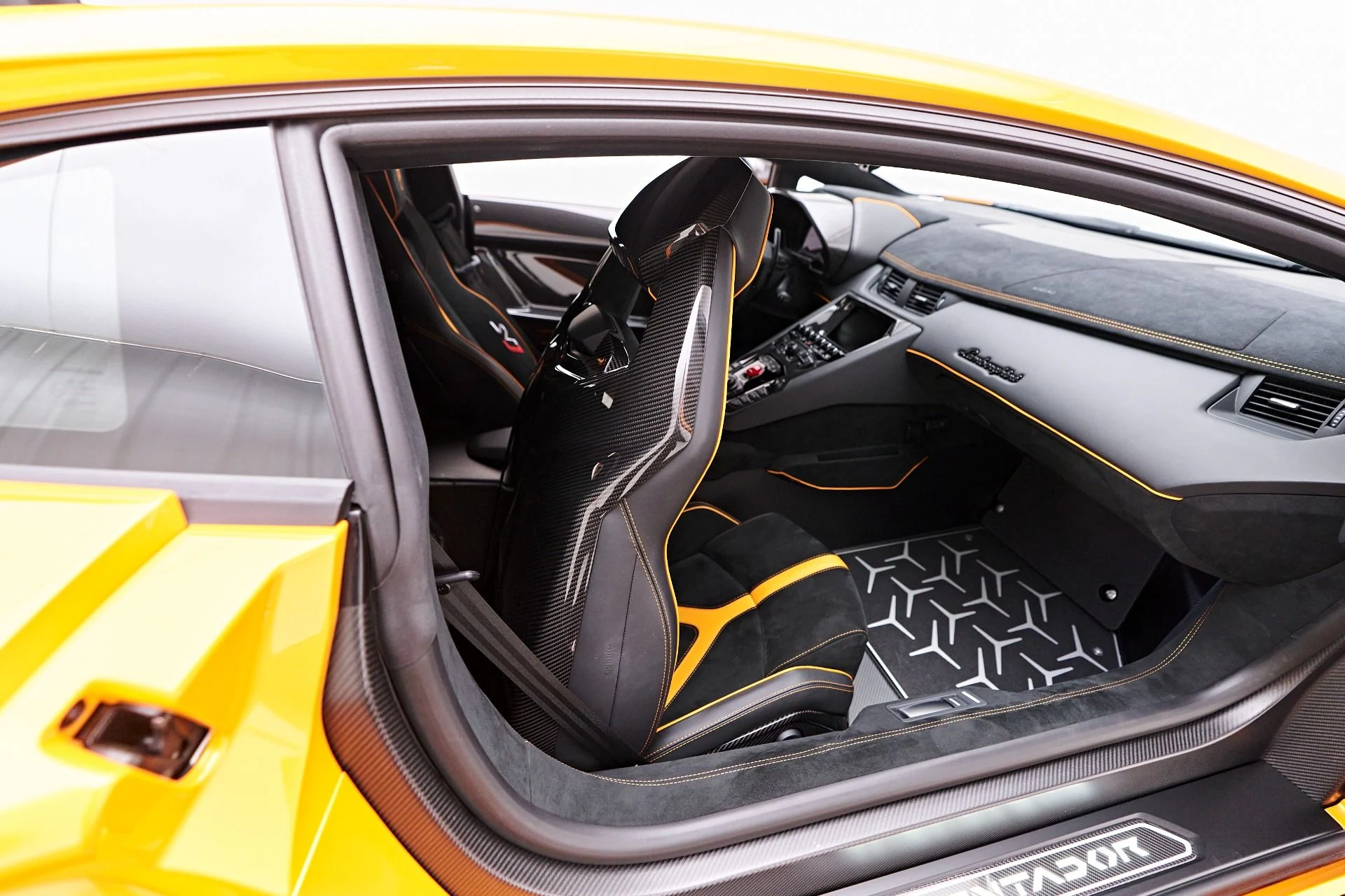 mph063_1286099530_Used_2021_Lamborghini_Aventador_SVJ_Base_1755224573_e11d6e5879