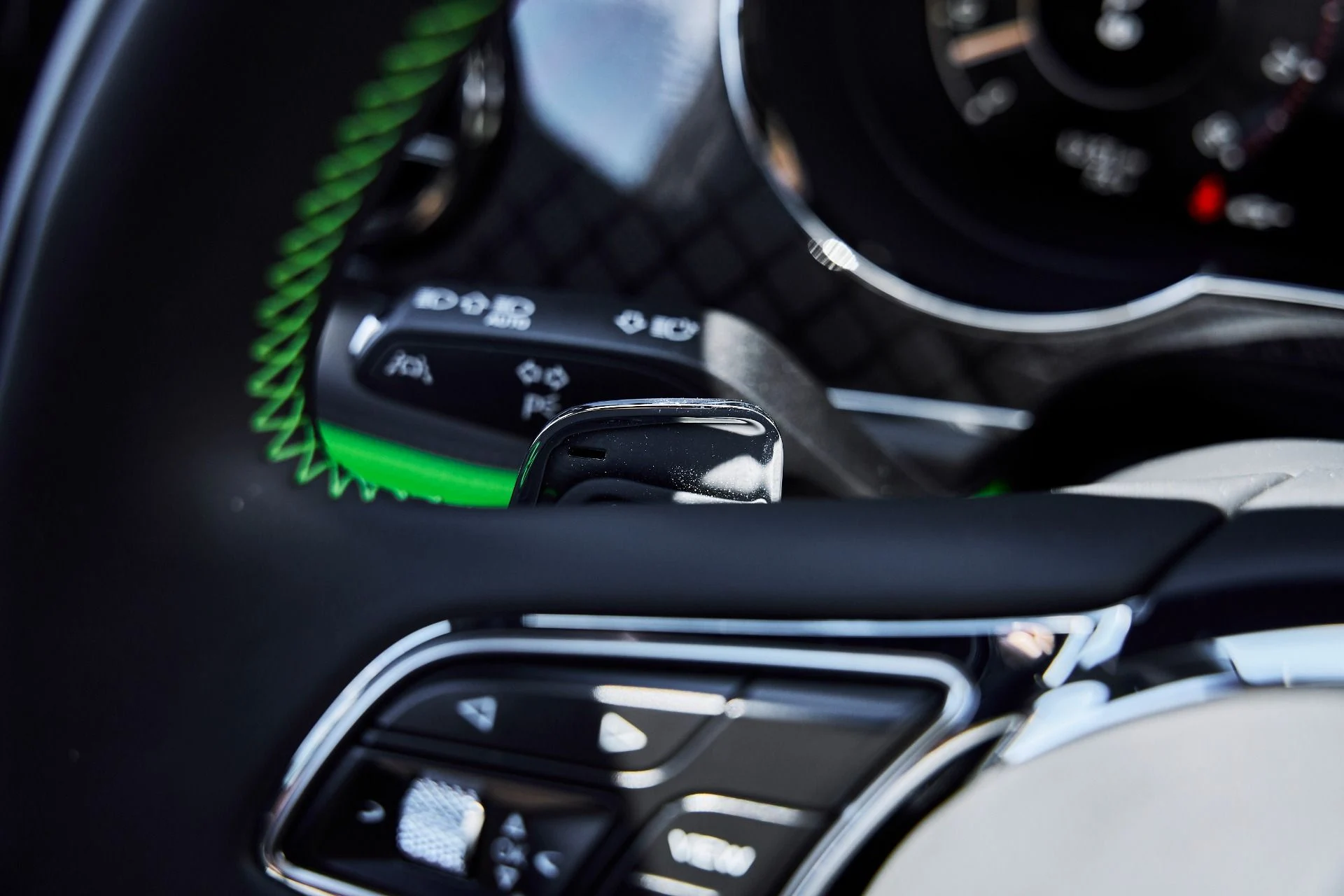 mph063_1298342304_Used_2025_Bentley_Bentayga_S_Black_Edition_1777750194_1e911b5528