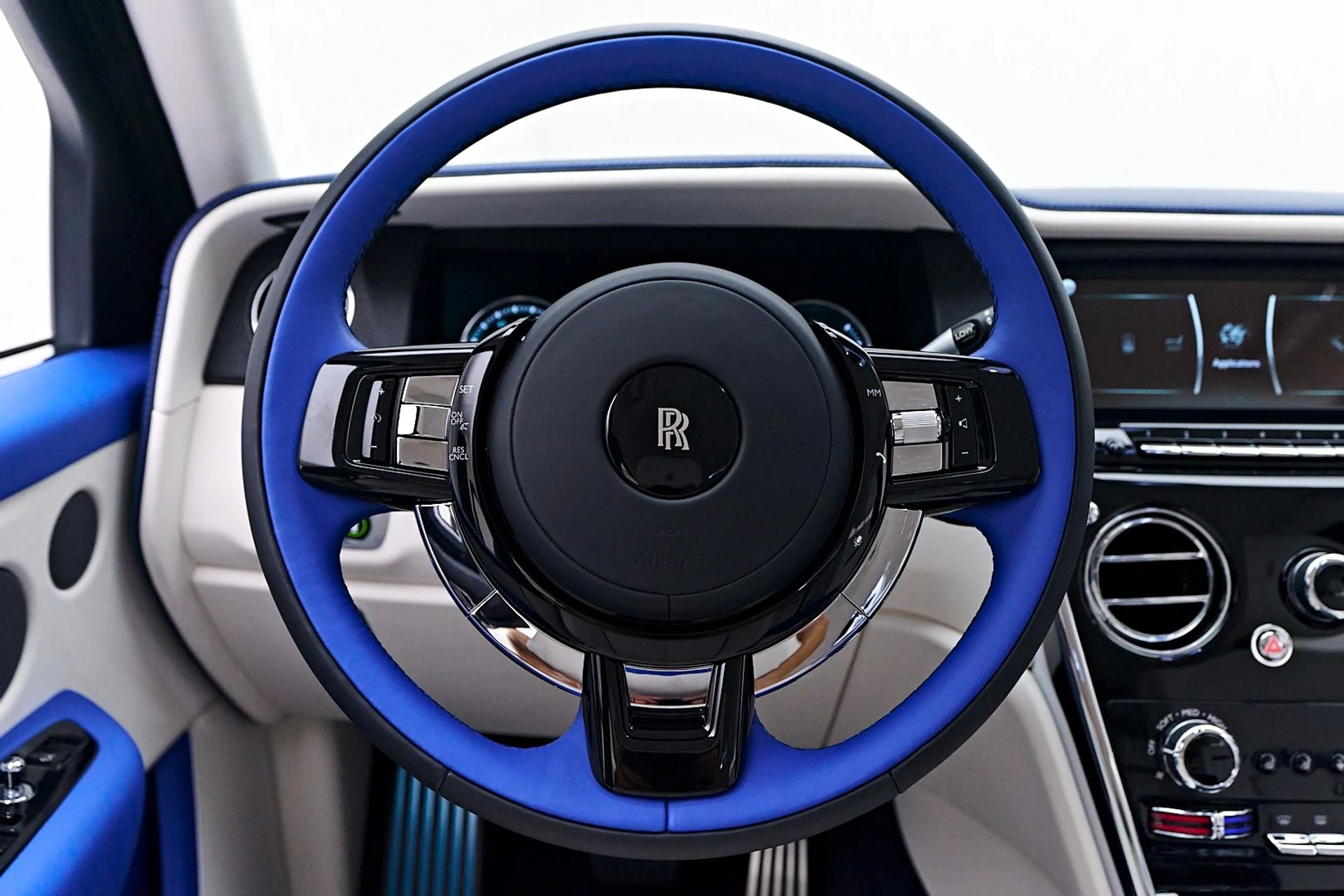 mph063_131105199_Used_2023_Rolls_Royce_Cullinan_Base_1745954360_e89c32c7a2