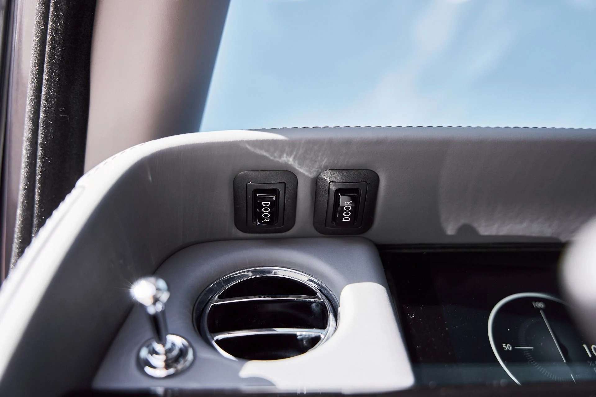 mph063_1360236749_Used_2025_Rolls_Royce_Phantom_Base_1769480996_da73855005