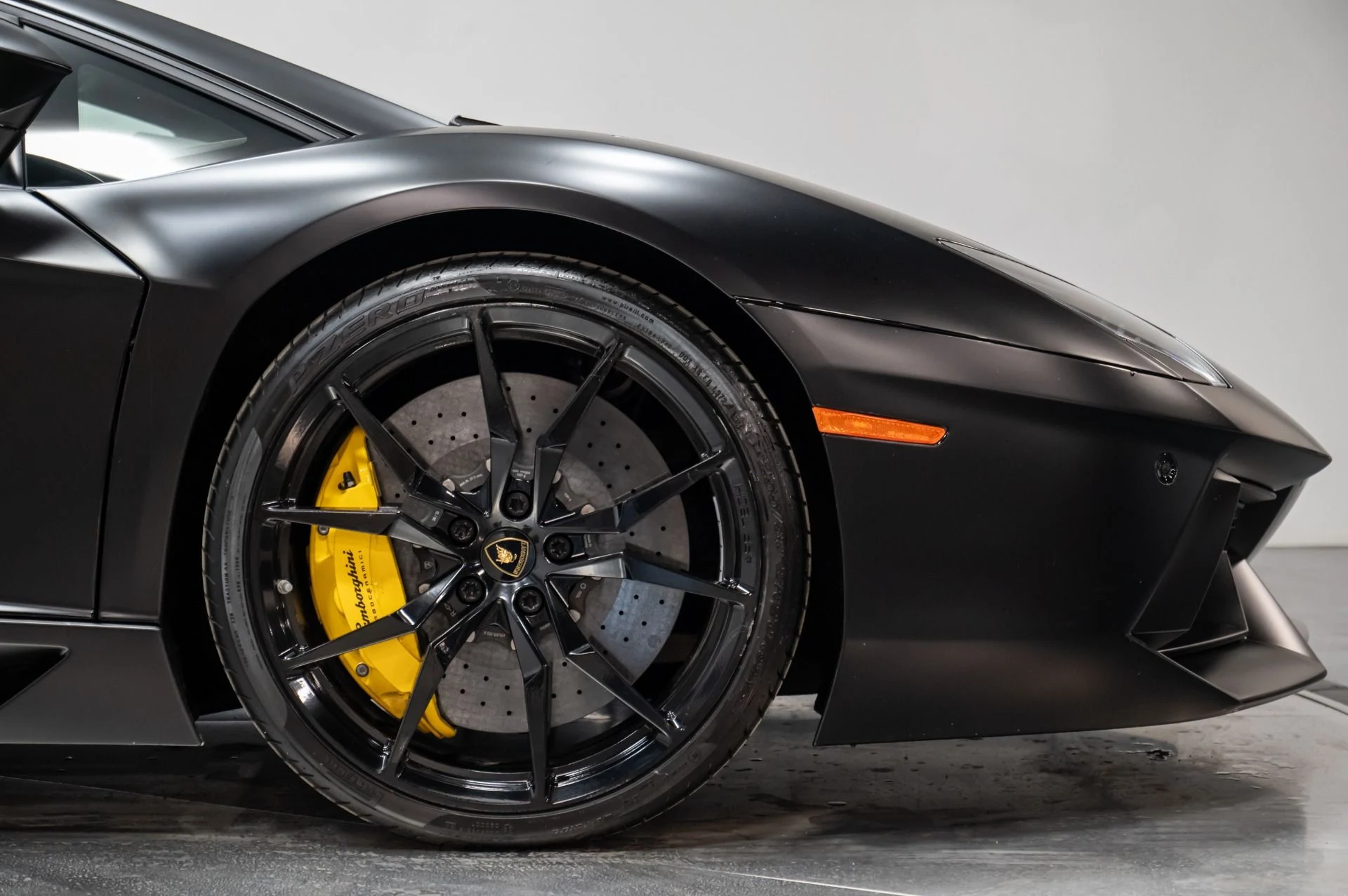 mph063_1363533731_Used_2014_Lamborghini_Aventador_1769104446_2795251c4f