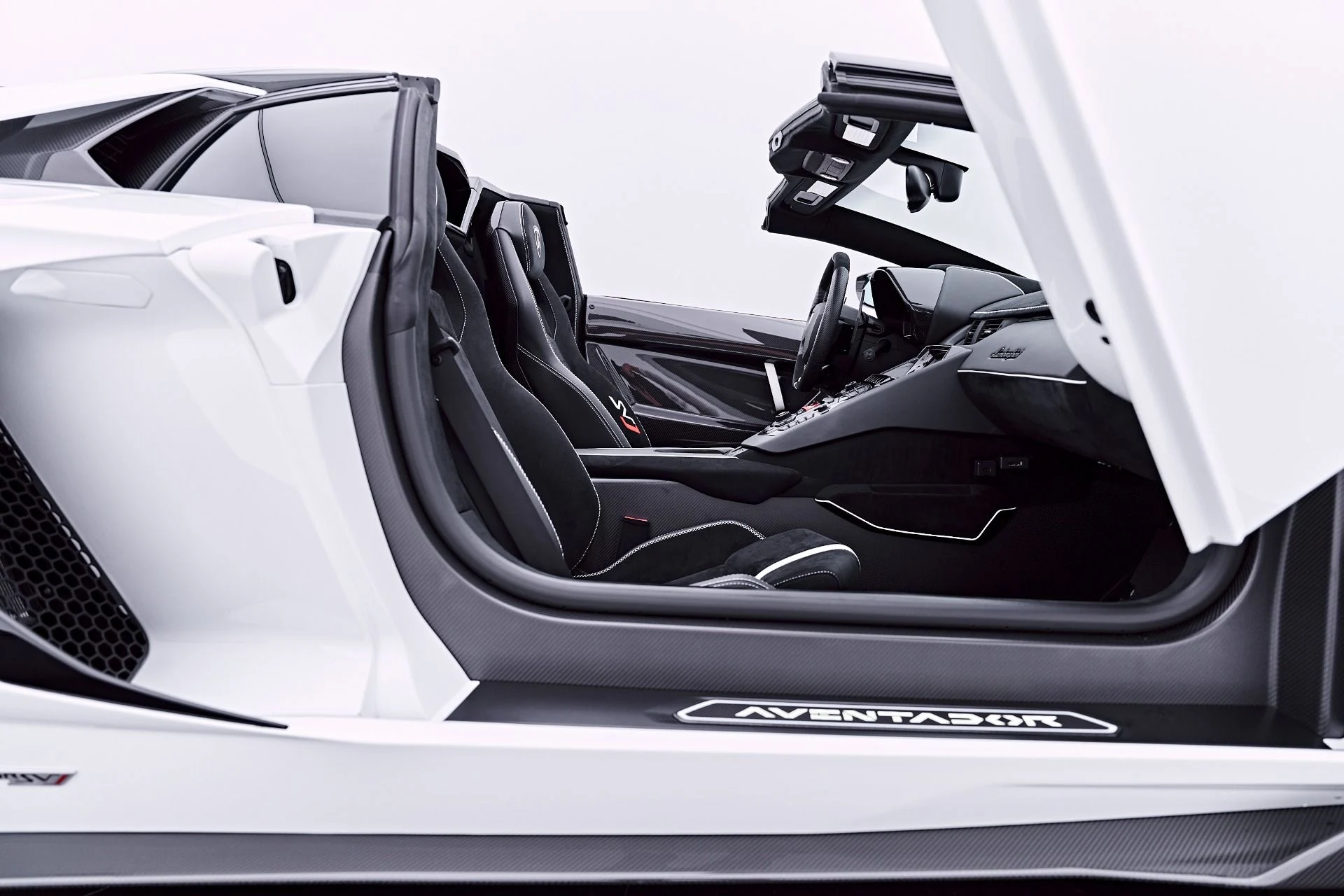 mph063_1404594733_Used_2021_Lamborghini_Aventador_SVJ_Base_1784080250_c1b2c6f3b2