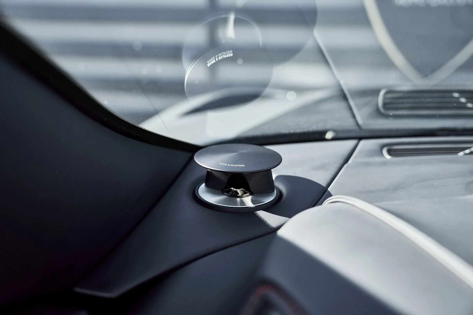 mph063_1486837036_Used_2023_Aston_Martin_DBS_Volante_1768877025_cf62f6d33e