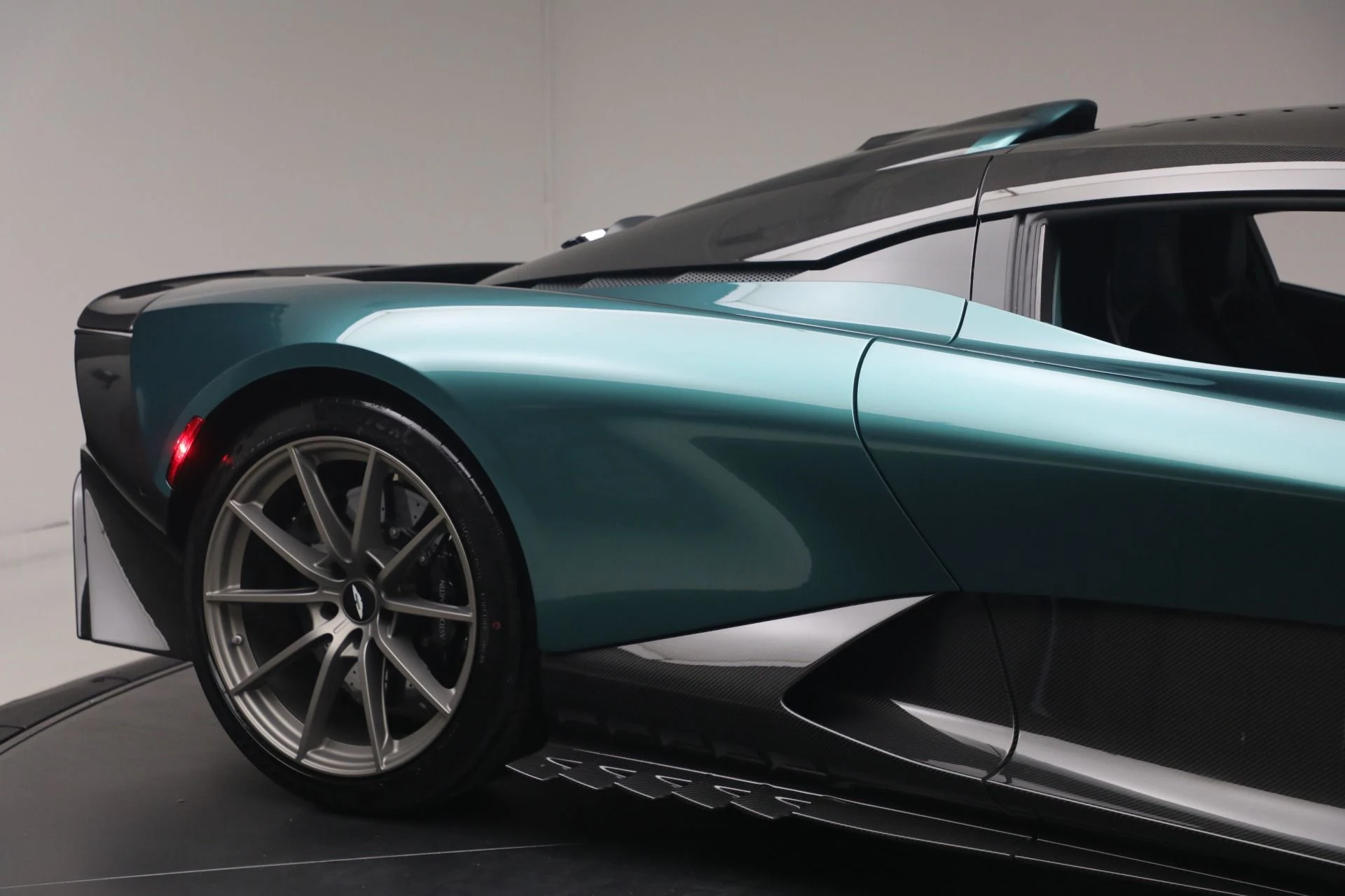 mph063_1501634507_New_2026_Aston_Martin_Valhalla_1779312558_bae2d2848e