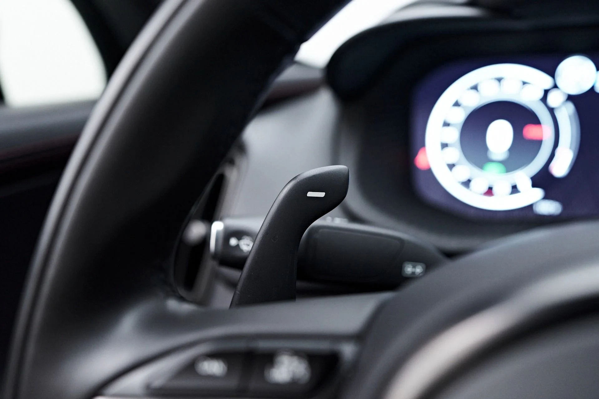 mph063_1506664805_Used_2023_Aston_Martin_DBX_707_1754786768_9faebcd031