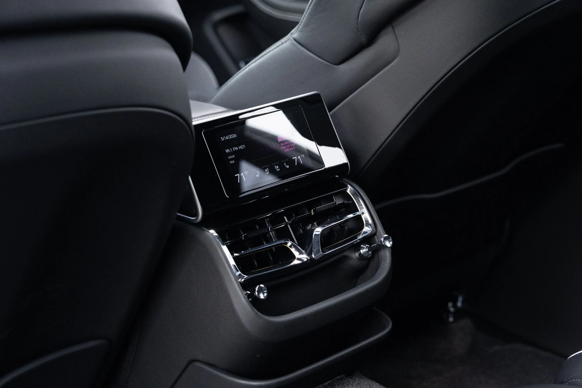mph063_1518150122_Used_2023_Bentley_Flying_Spur_S_V8_1778782784_27eefbddfc