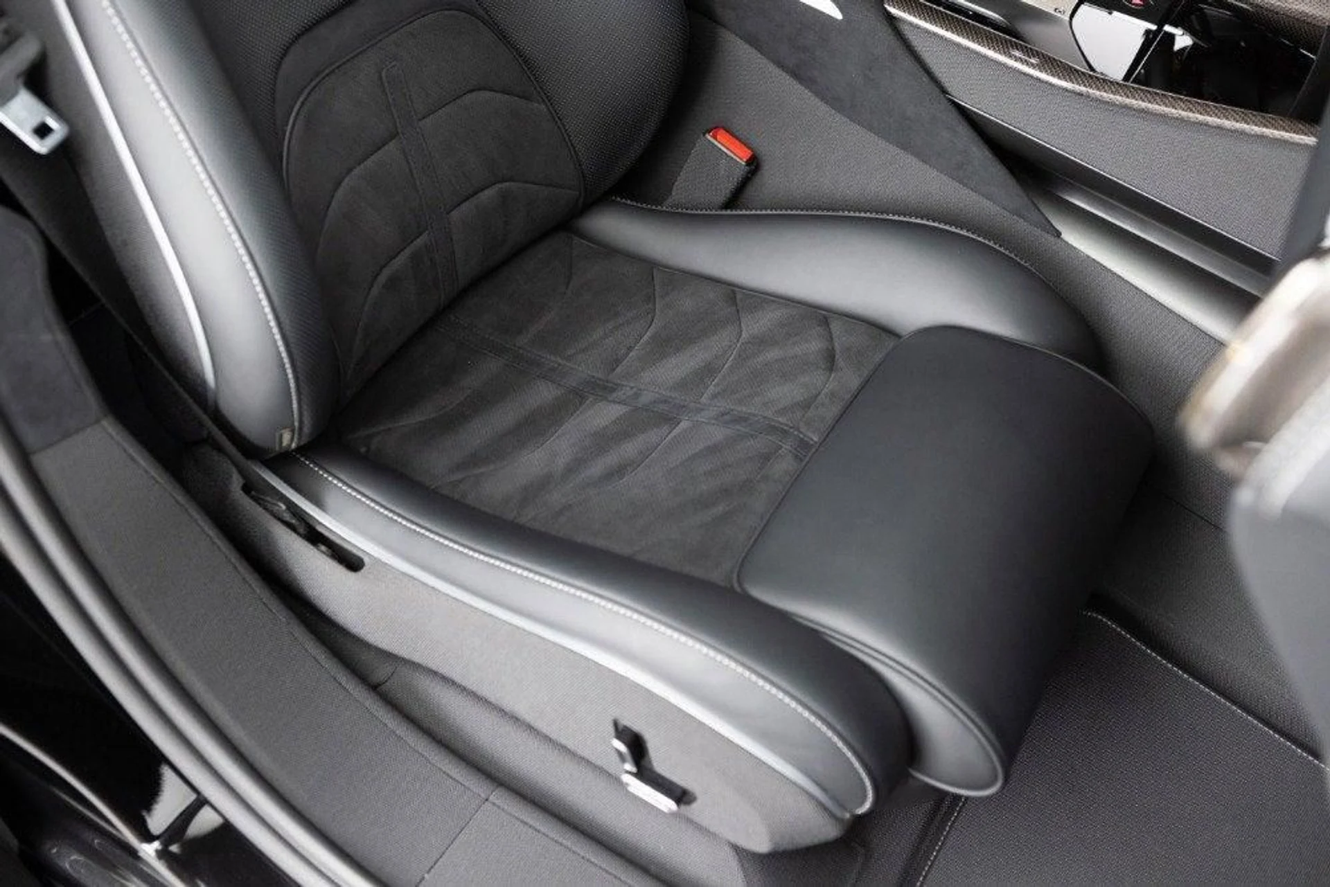 mph063_1751668798_Used_2025_Ferrari_Purosangue_1777382839_c33826bf0a