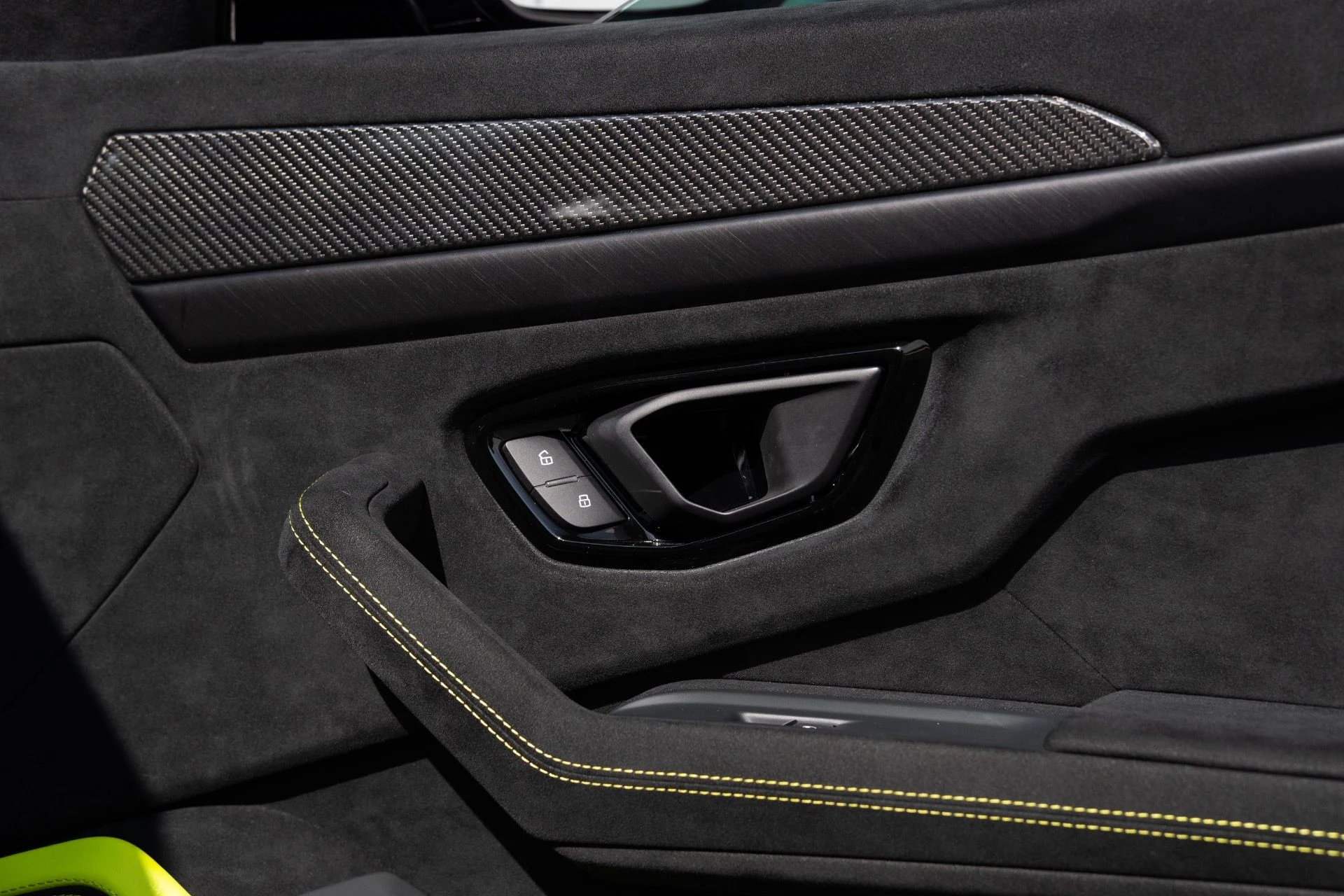 mph063_1758255164_Used_2023_Lamborghini_Urus_Performante_1771690657_52d304fc82