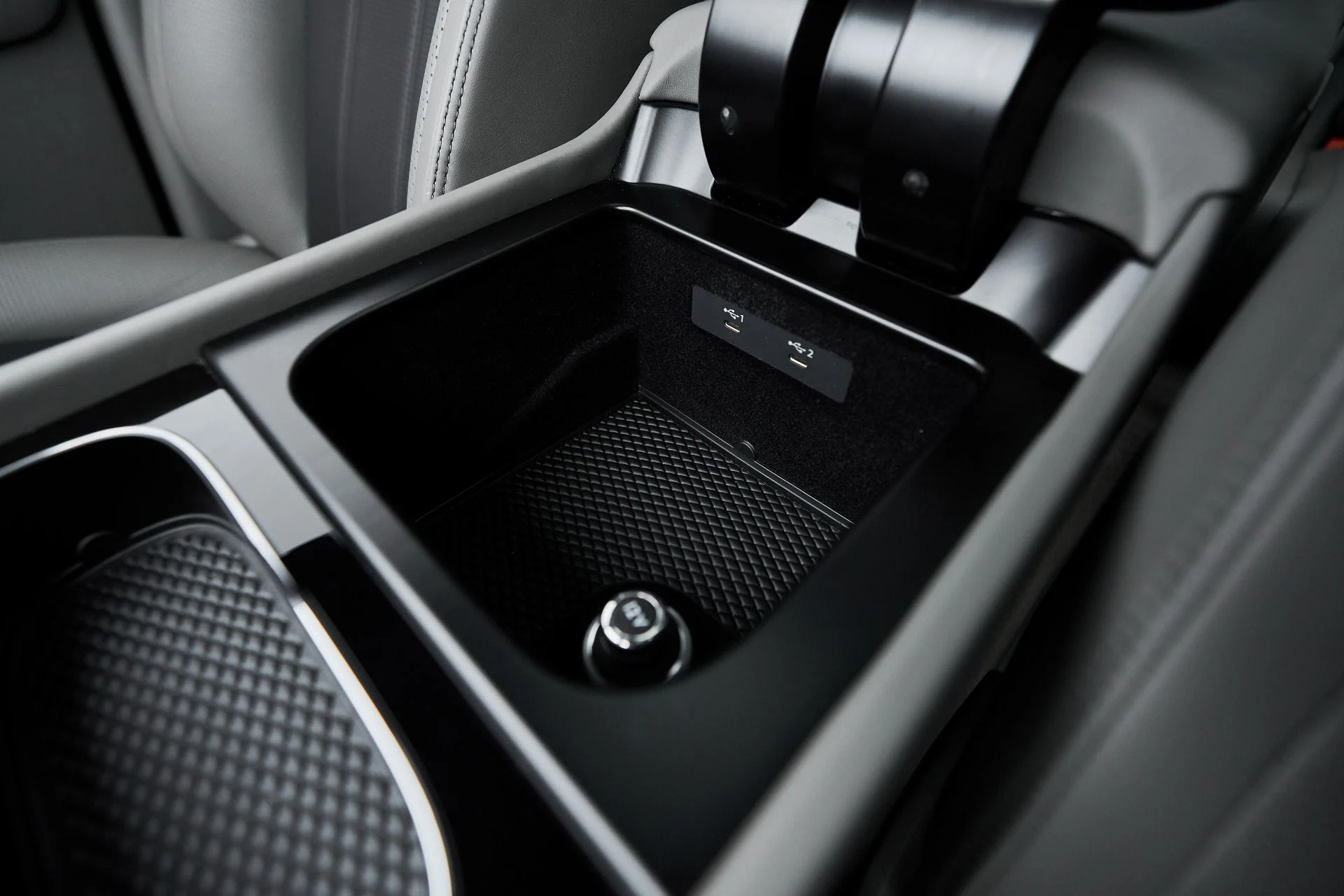 mph063_1762131295_Used_2023_Bentley_Bentayga_EWB_Azure_1763502576_f4fed748cb