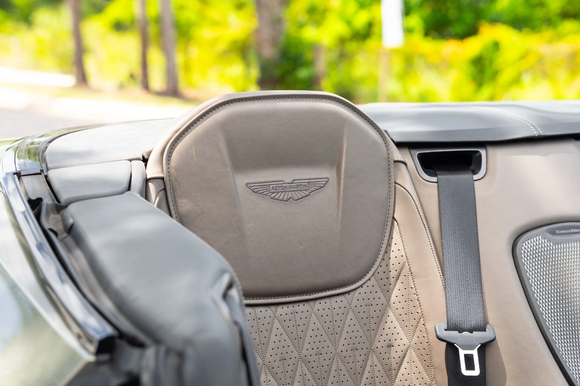 mph063_1789316436_Used_2024_Aston_Martin_DB_12_Volante_1777693541_69b1f83c4b