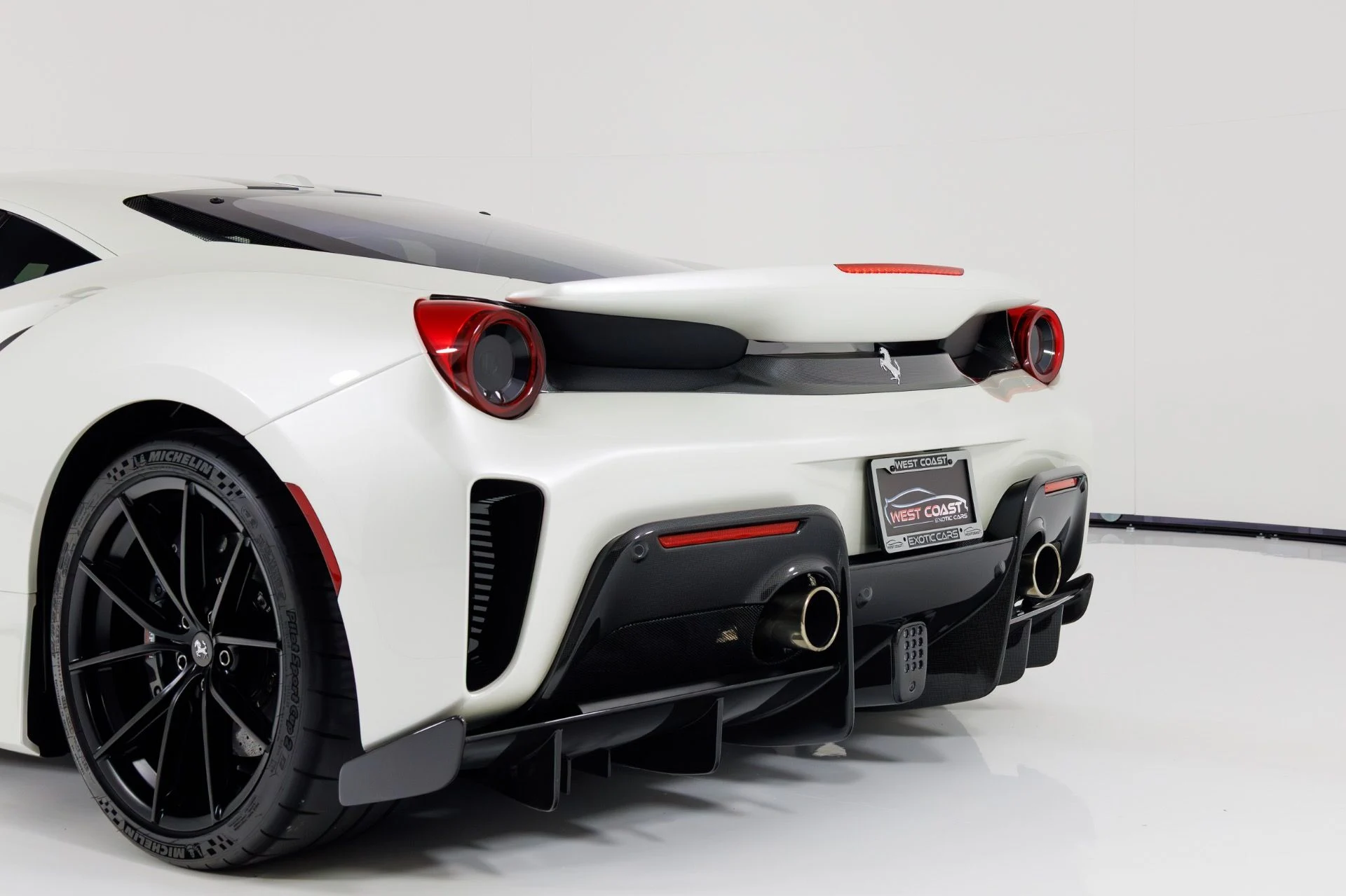mph063_1796000591_Used_2020_Ferrari_488_Pista_1771886516_9126d8c50d