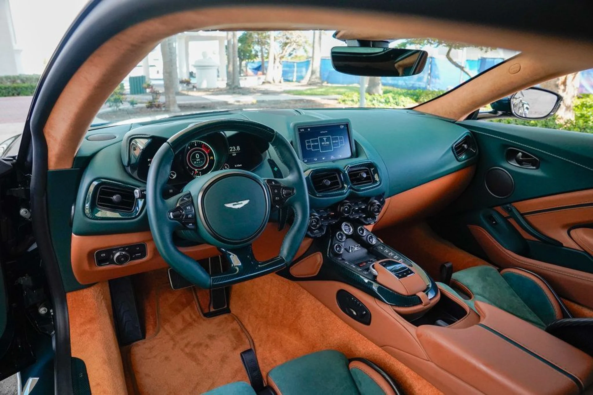 mph063_1798409976_used_2023_aston_martin_vantage_v12coupe_14354_22896697_64_1024_0d6a00fc74