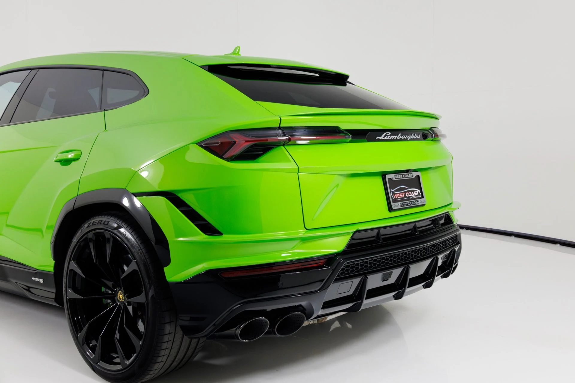 mph063_1826959324_Used_2023_Lamborghini_Urus_S_1769555052_e82d6c96ff