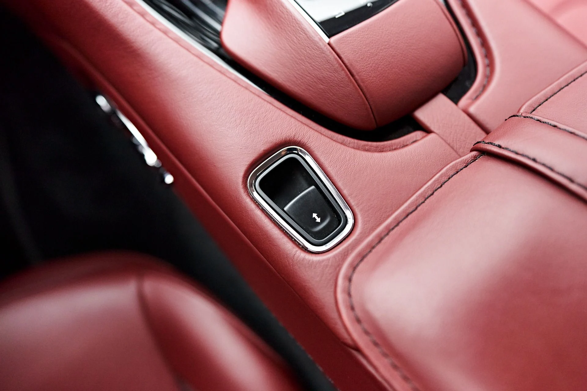mph063_1827594511_Used_2021_Aston_Martin_DBS_Superleggera_1700952129_b9fb3ff05f