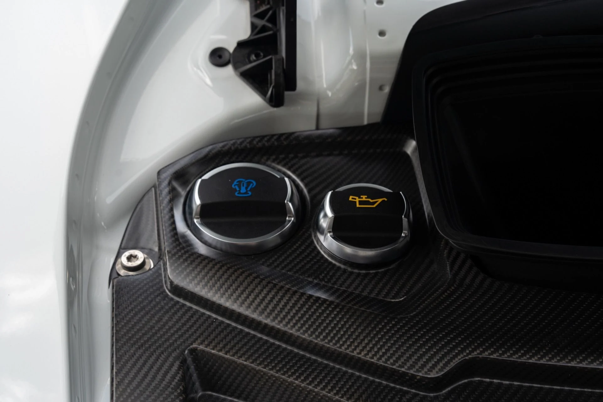 mph063_1838901588_Used_2018_Porsche_911_GT_2_RS_1782839837_d637c4e7ff