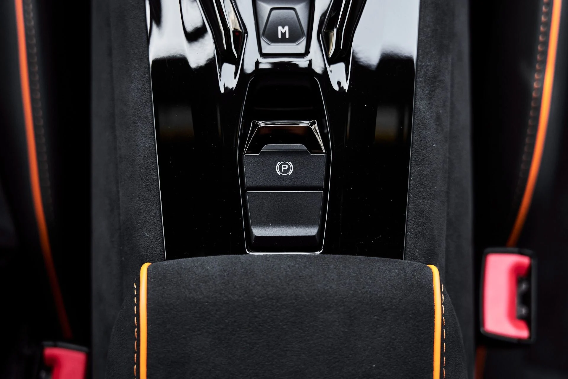 mph063_1899059282_Used_2023_Lamborghini_Huracan_Sterrato_Base_1776823502_8df1a16391