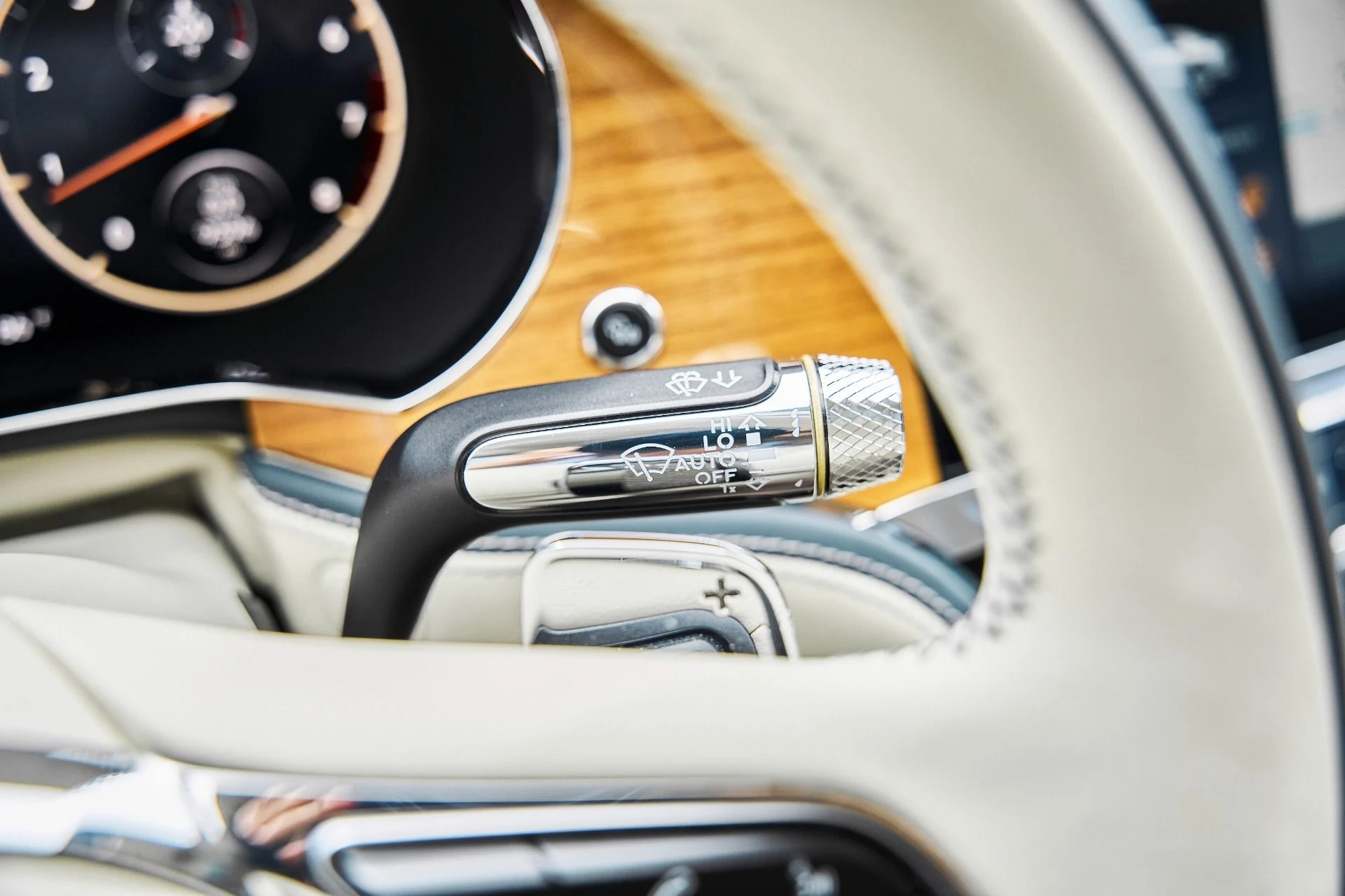 mph063_1899601267_Used_2021_Bentley_Flying_Spur_V8_1779867090_ef8df1fe3a