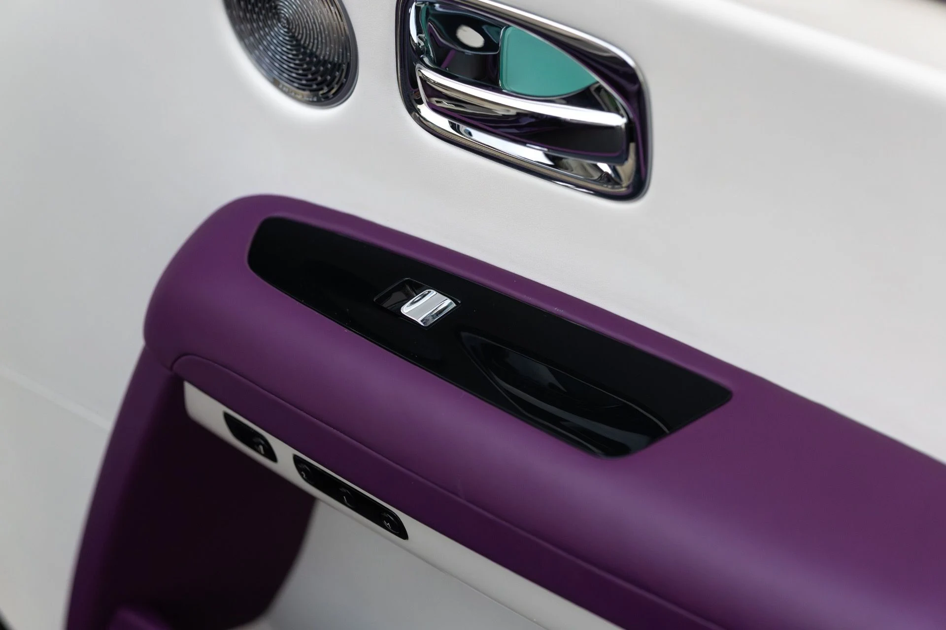 mph063_1919515309_Used_2021_Rolls_Royce_Ghost_1762913749_8a170eb802