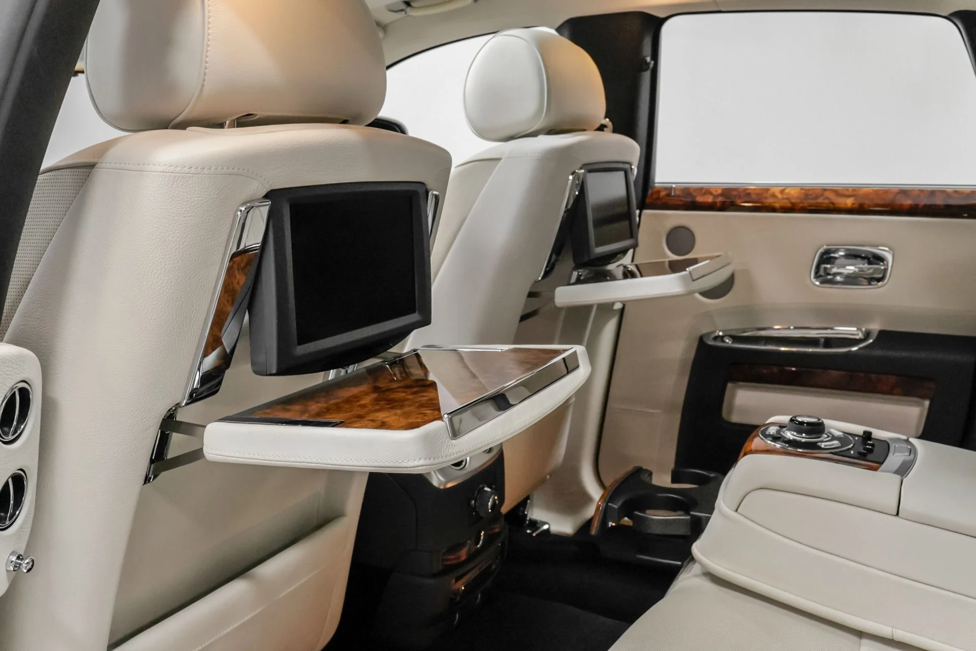 mph063_1934538230_Used_2010_Rolls_Royce_Ghost_1762979242_f2eef18e19