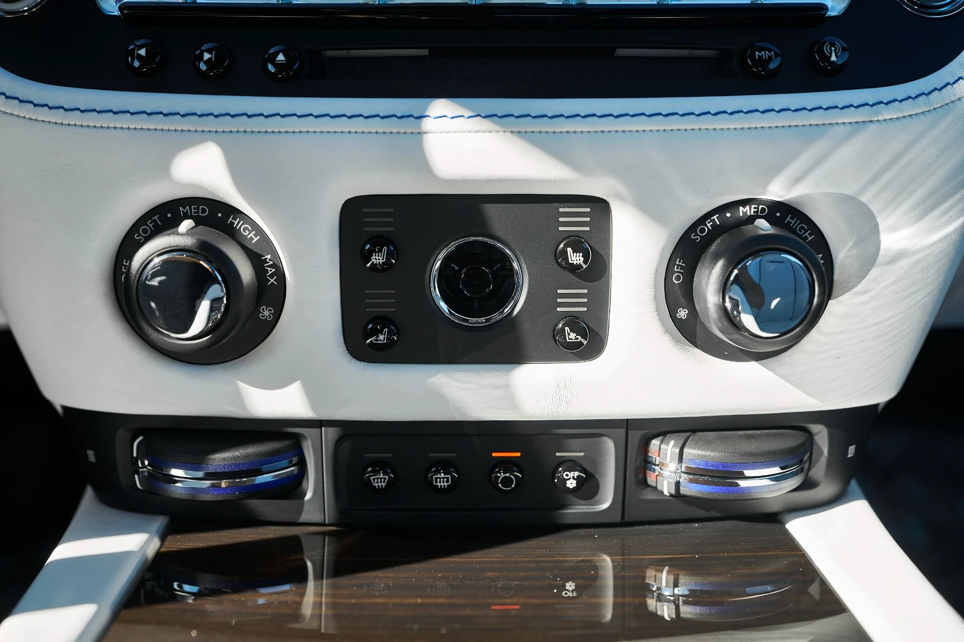 mph063_1950857707_Used_2020_Rolls_Royce_Wraith_Base_1762567820_12c3399b31