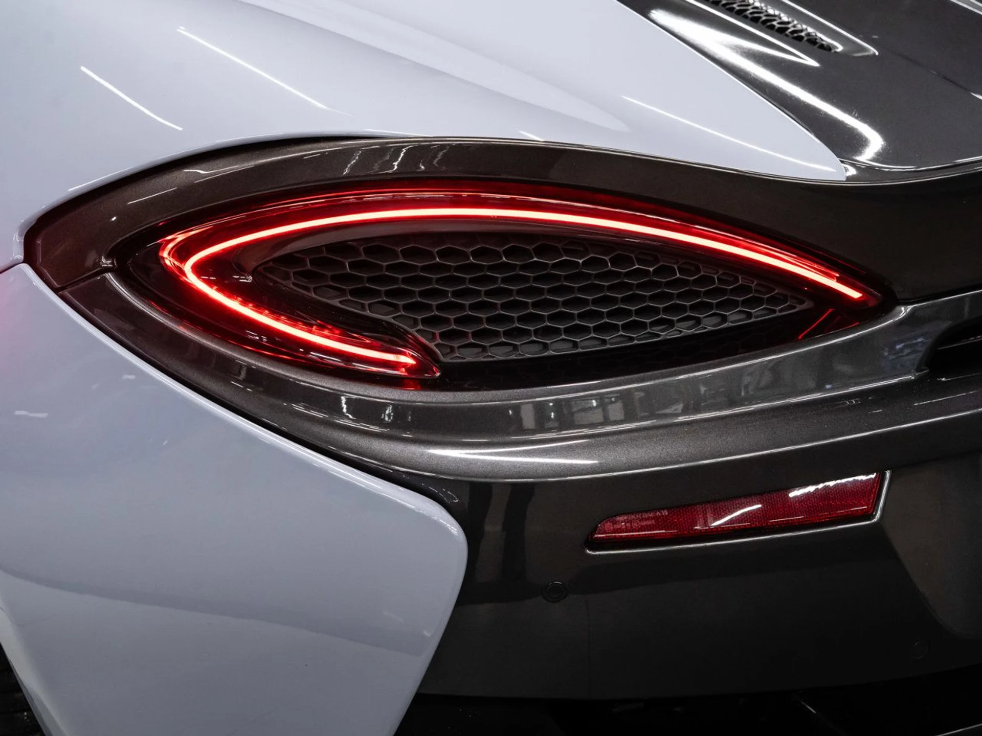 mph063_1971493210_mclaren_570s_2017_83cffd7139