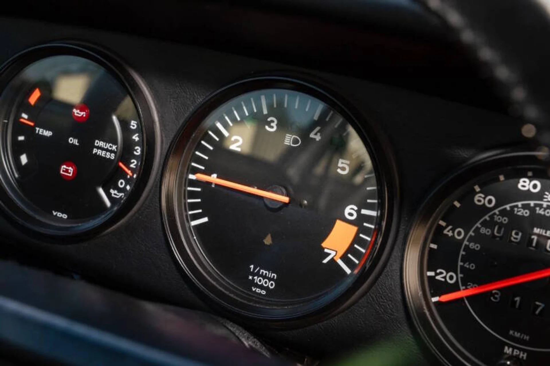 mph063_2041930989_1985_porsche_911_carrera_2dr_coupe_471b7085b1