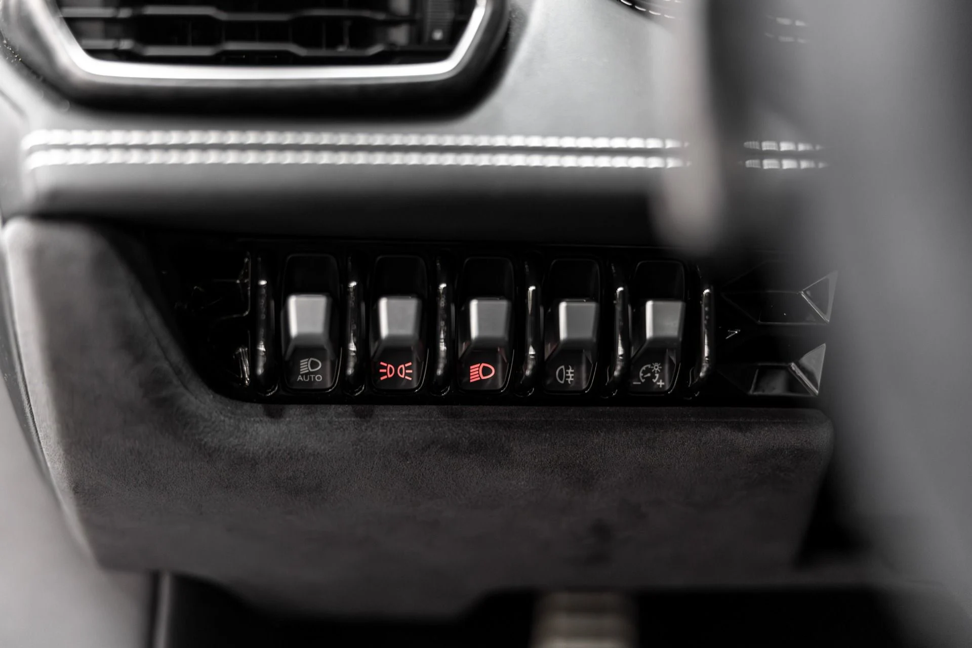 mph063_209463708_Used_2017_Lamborghini_Huracan_1765410503_8d3d7eacef