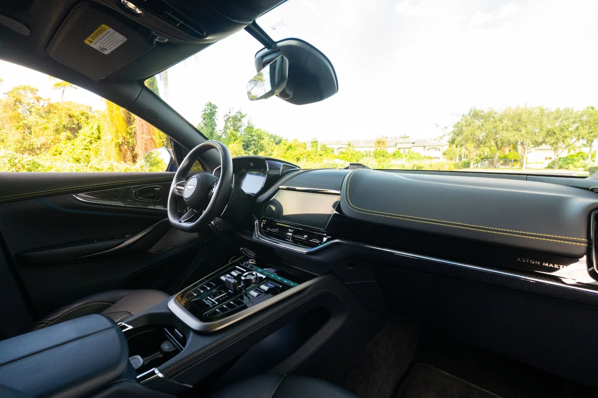 mph063_2124181706_Used_2025_Aston_Martin_DBX_707_1764700622_f17c403314