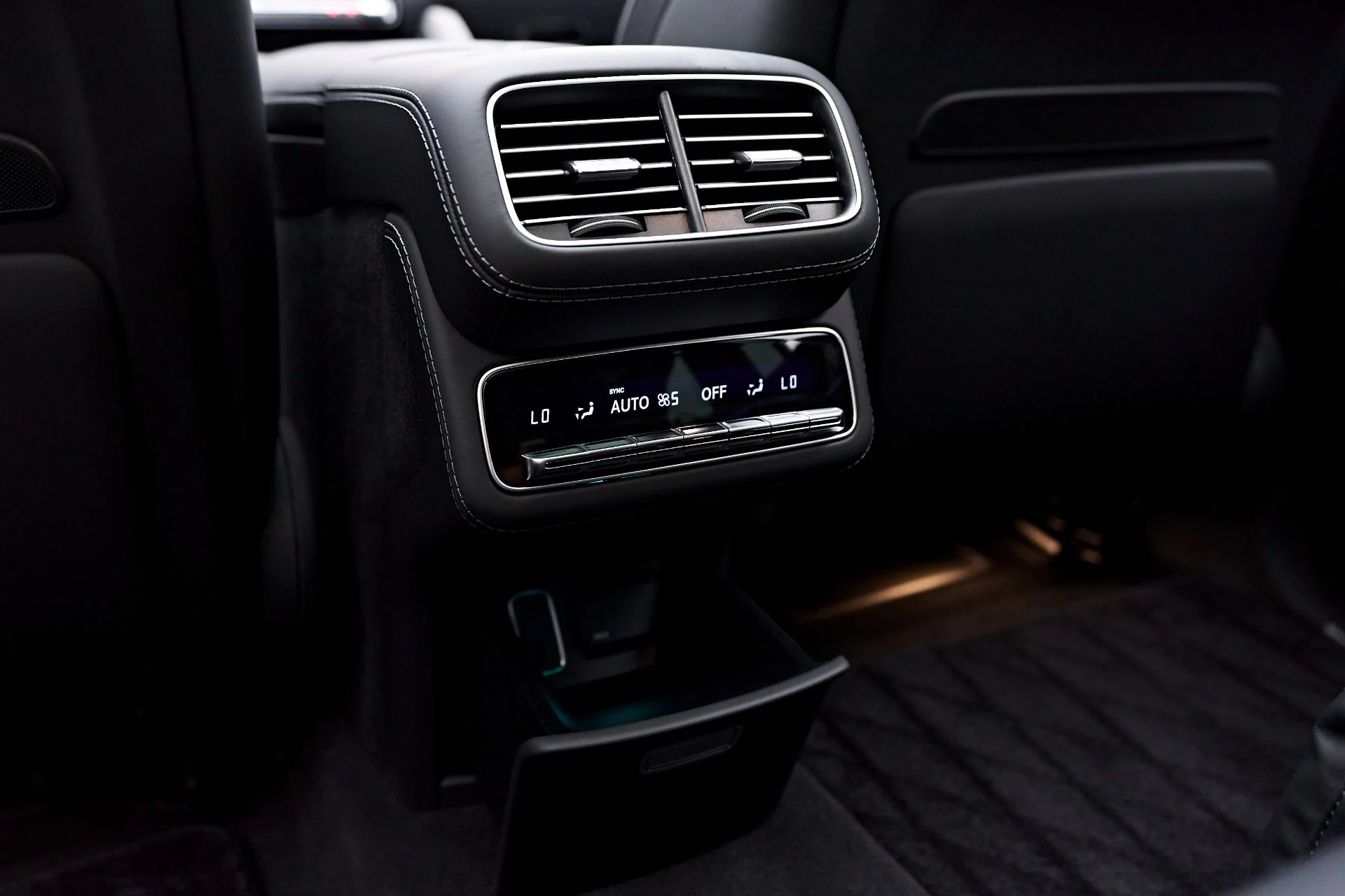 mph063_2165091741_Used_2023_Mercedes_Benz_GLS_Maybach_GLS_600_1762799282_36fce8c913