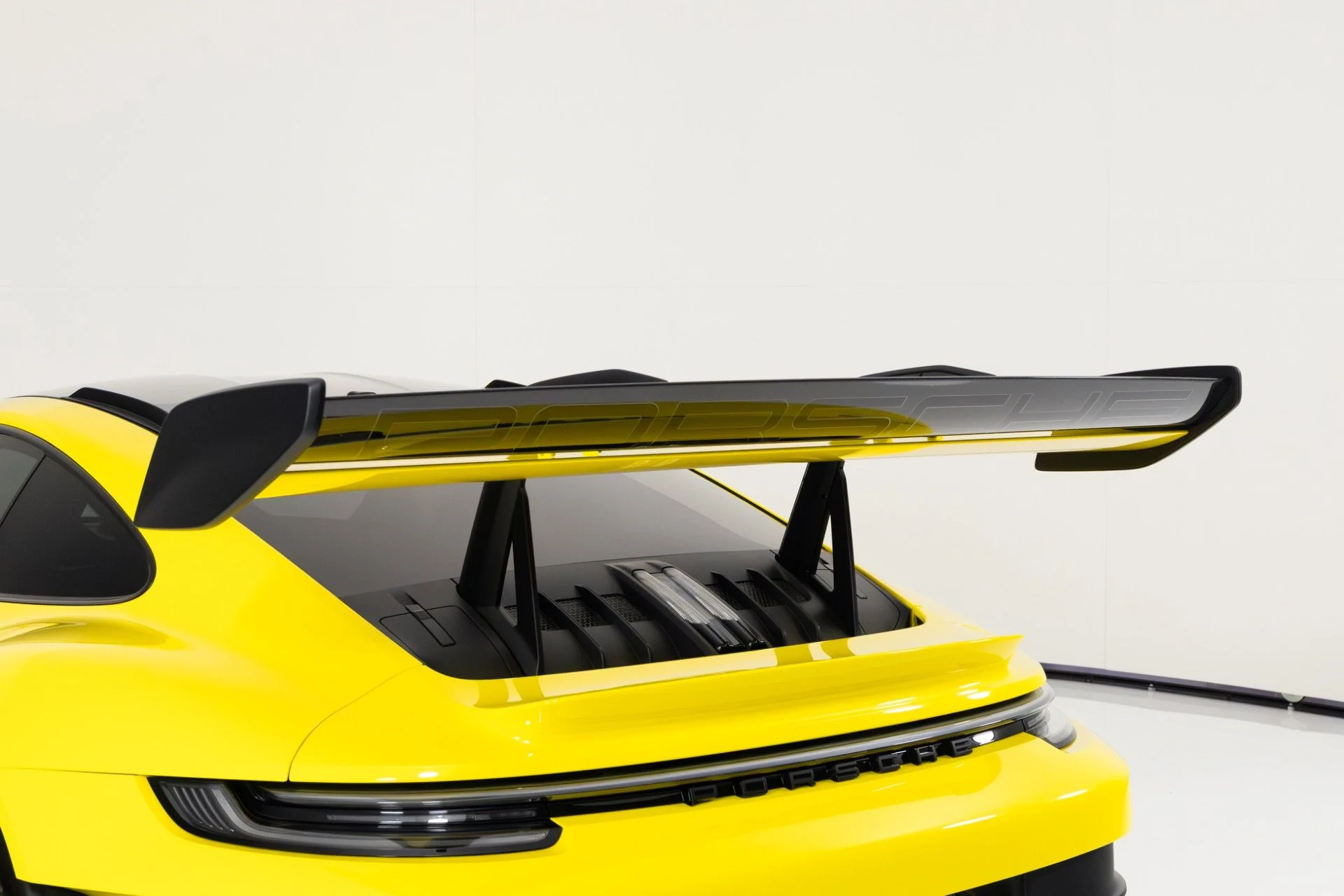 mph063_2249654357_Used_2024_Porsche_911_GT_3_RS_1770767549_6223f6713b