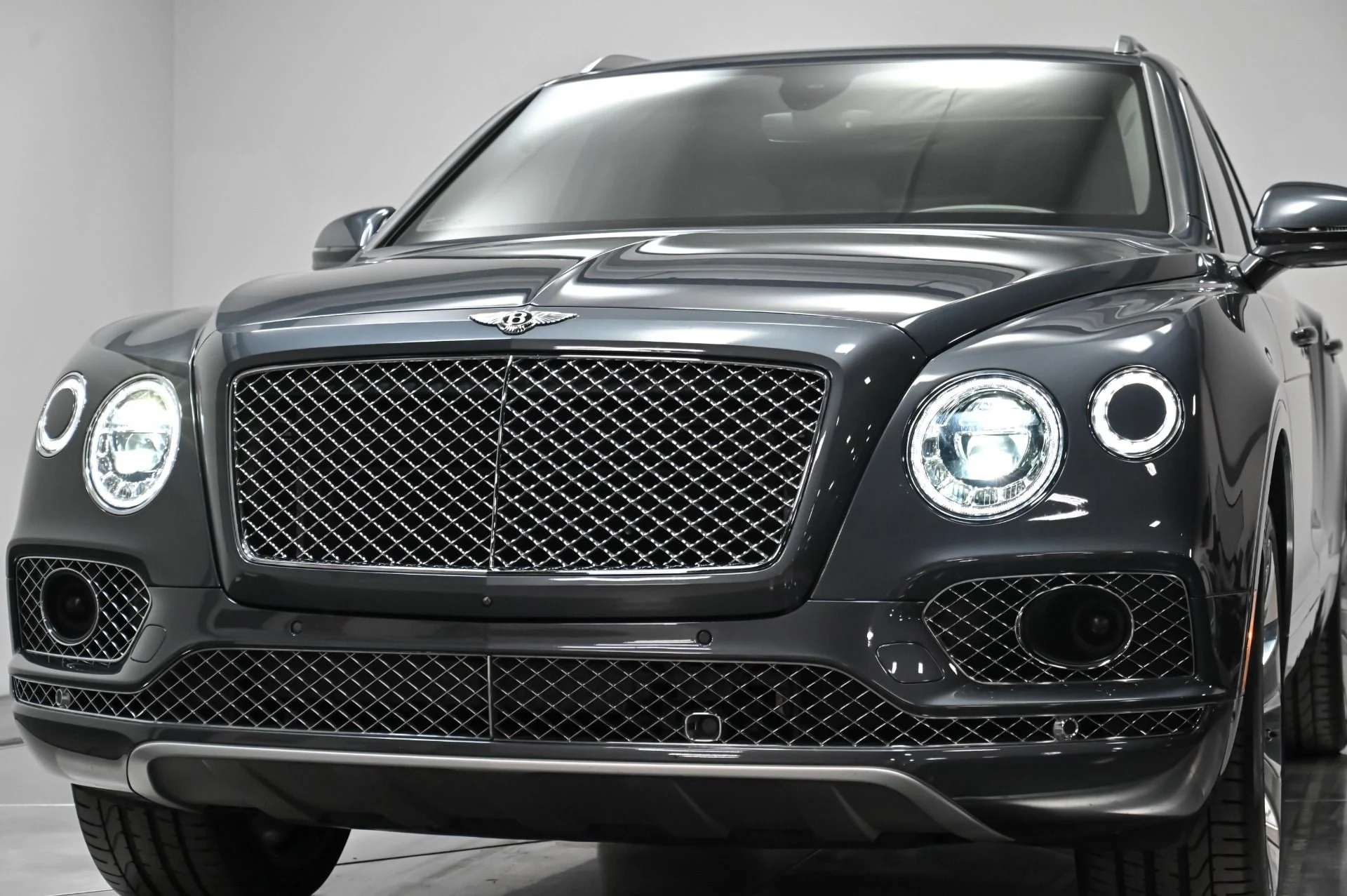 mph063_2294697188_Used_2018_Bentley_Bentayga_Mulliner_1757711699_11934e965c